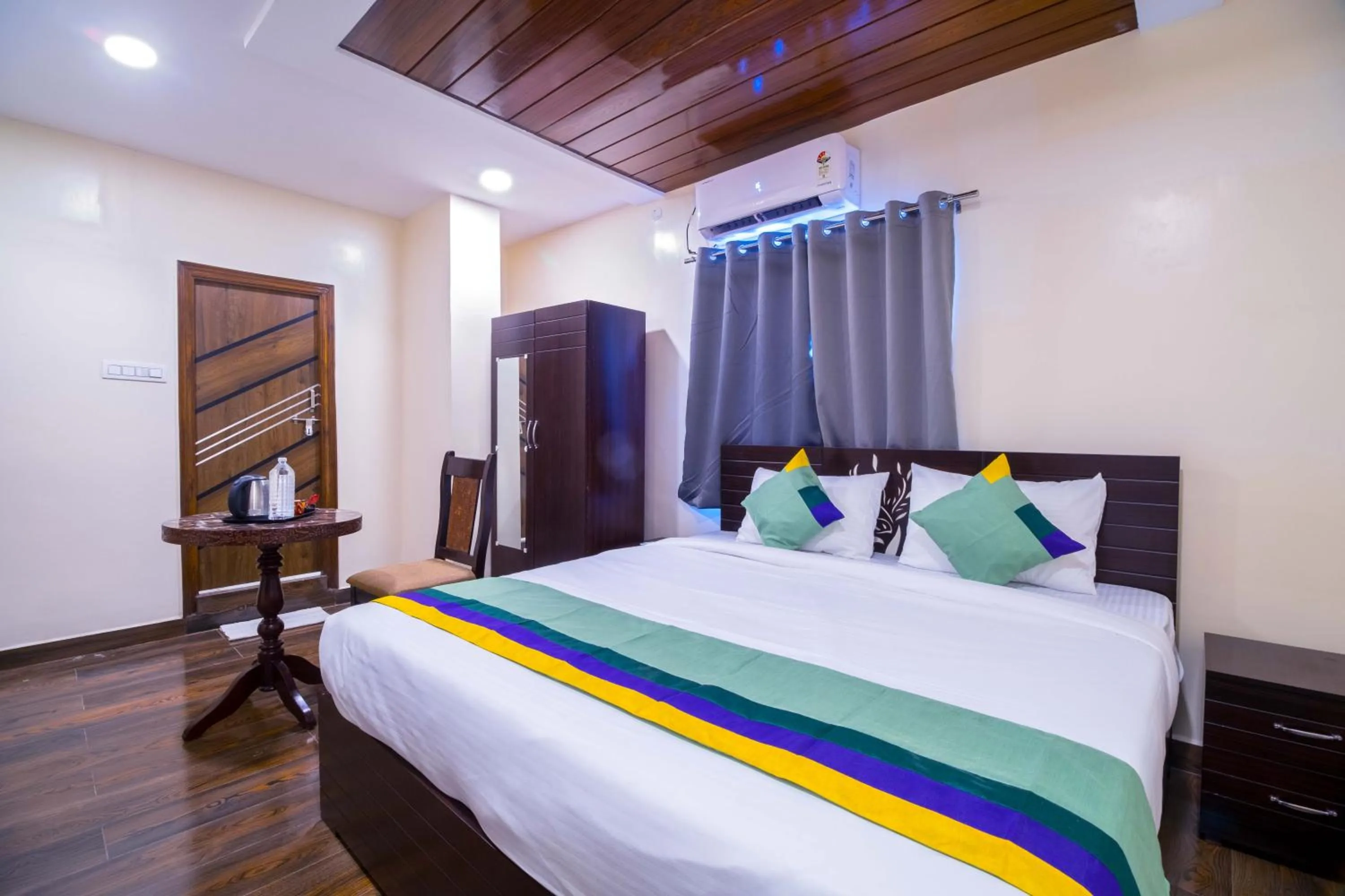 Bedroom, Bed in Treebo The Address Inn Mehdipatnam