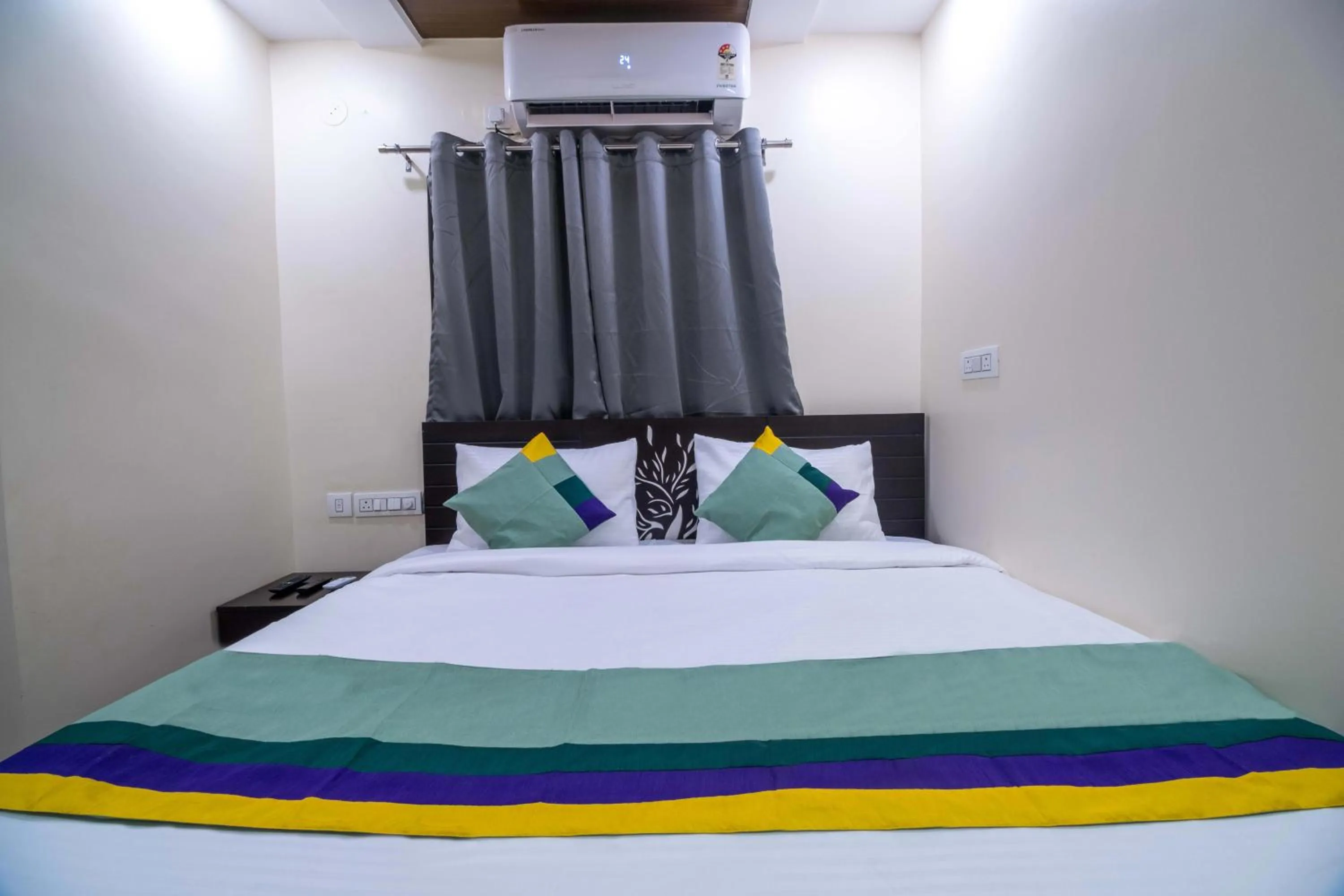 Bedroom, Bed in Treebo The Address Inn Mehdipatnam