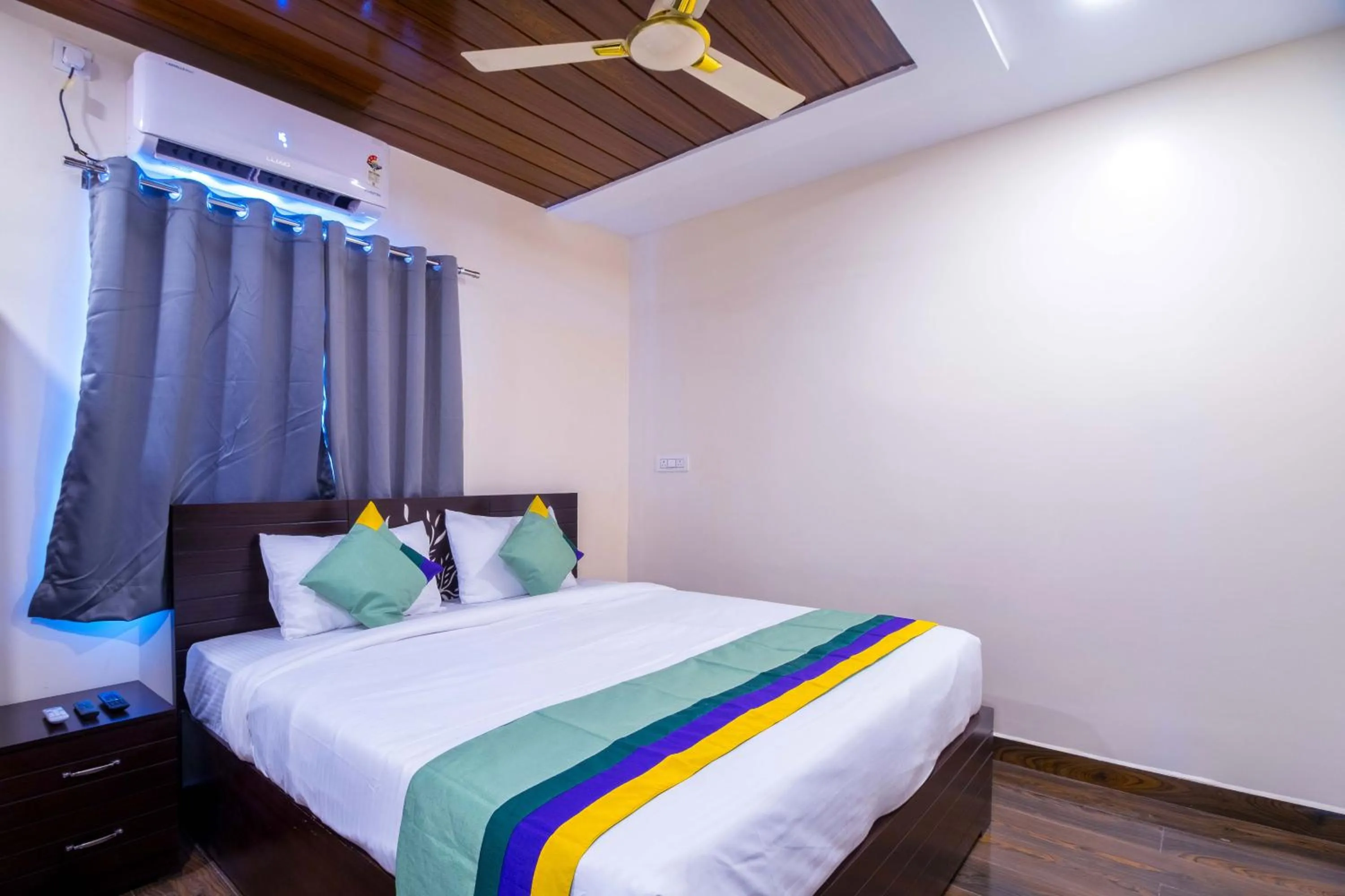 Bedroom, Bed in Treebo The Address Inn Mehdipatnam