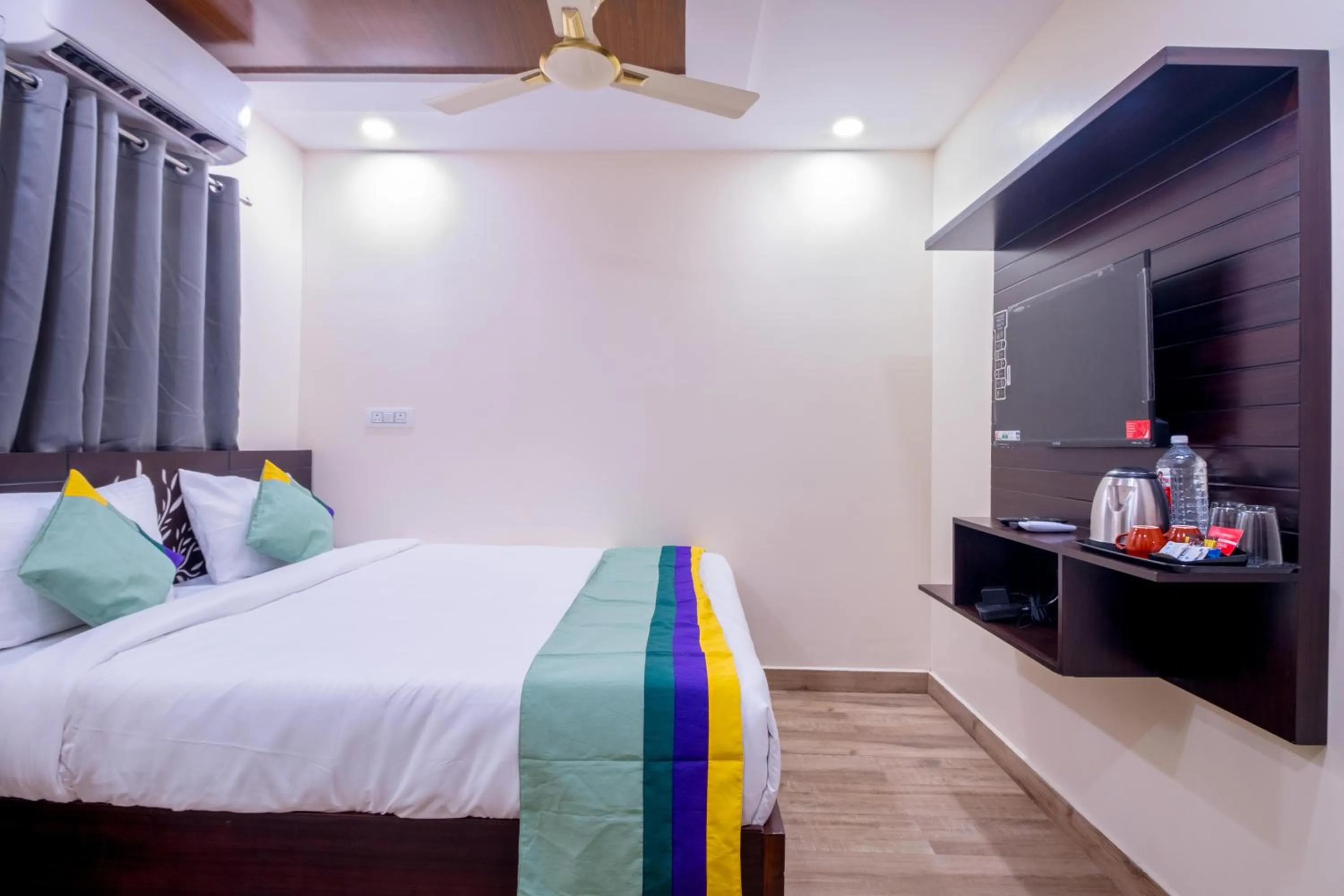 Bedroom, Bed in Treebo The Address Inn Mehdipatnam