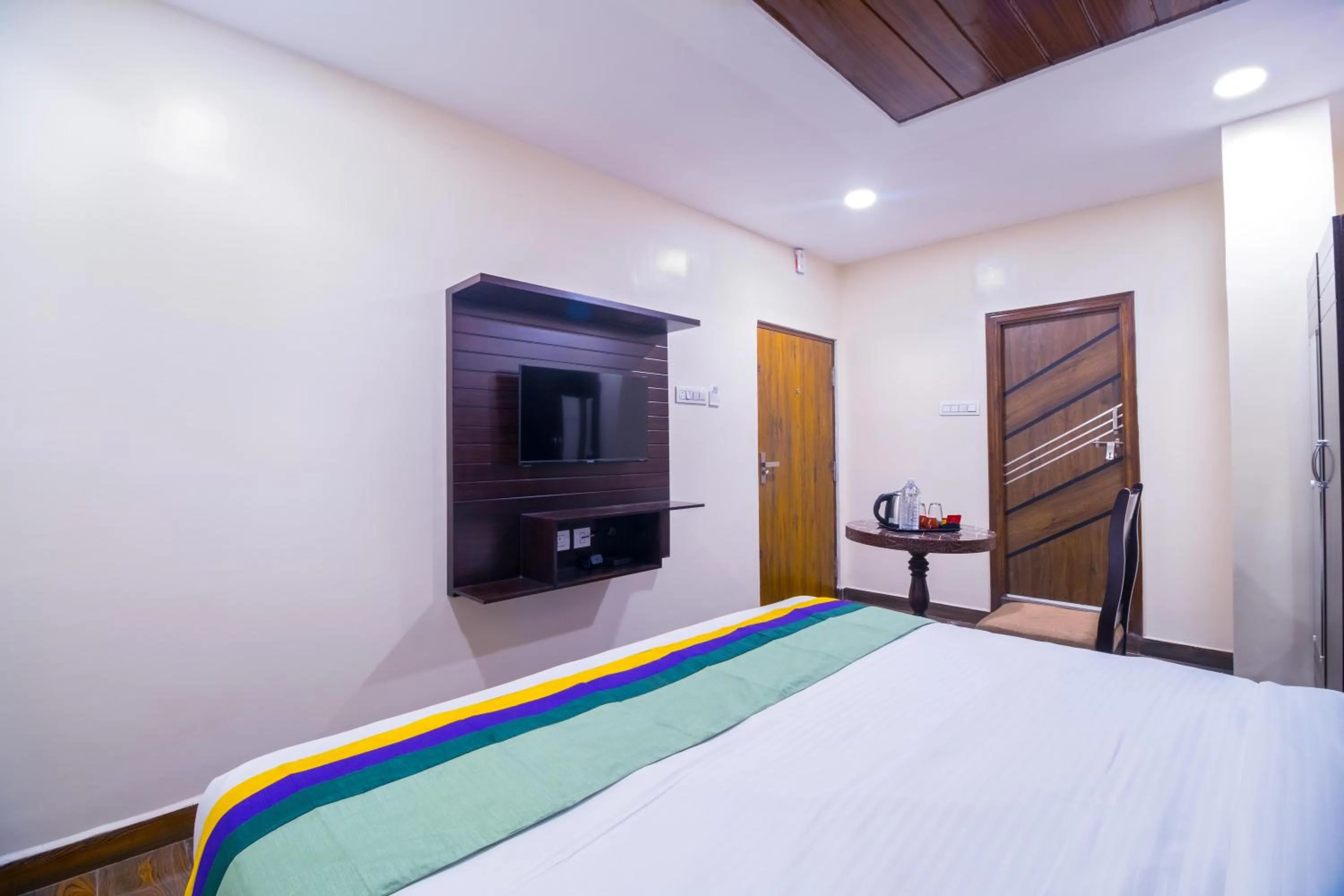 Bedroom, Bed in Treebo The Address Inn Mehdipatnam