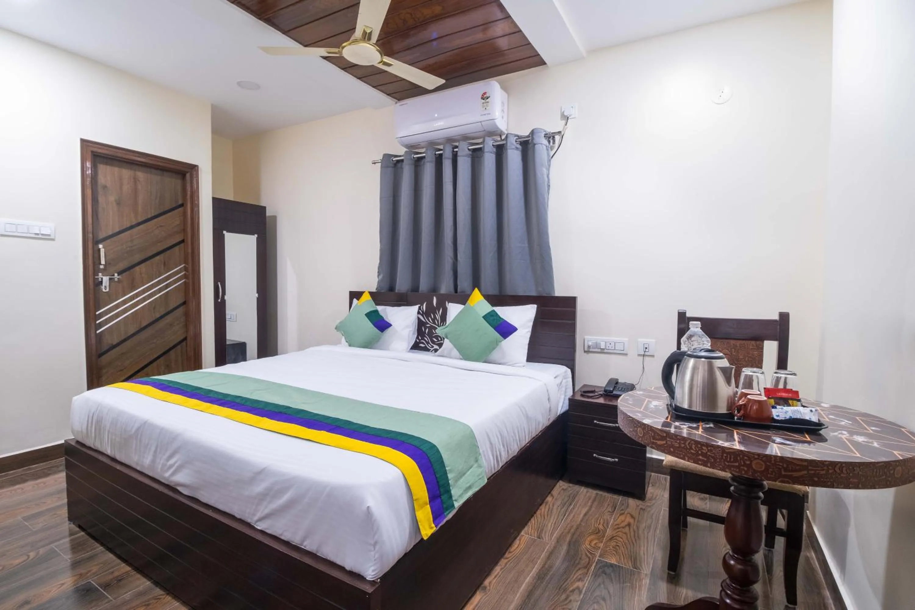 Bedroom, Bed in Treebo The Address Inn Mehdipatnam