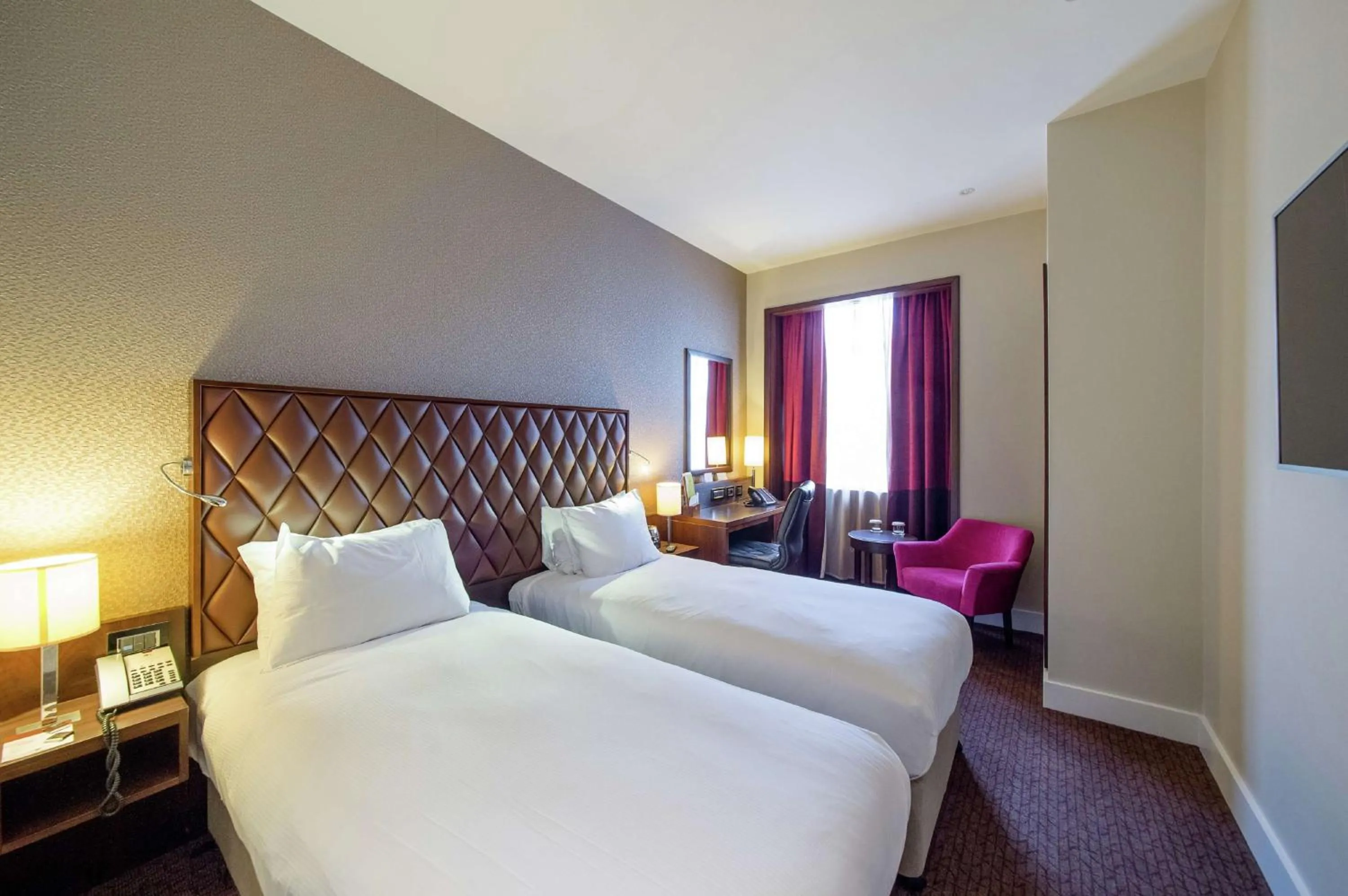 Bedroom, Bed in DoubleTree by Hilton Hotel London - Marble Arch