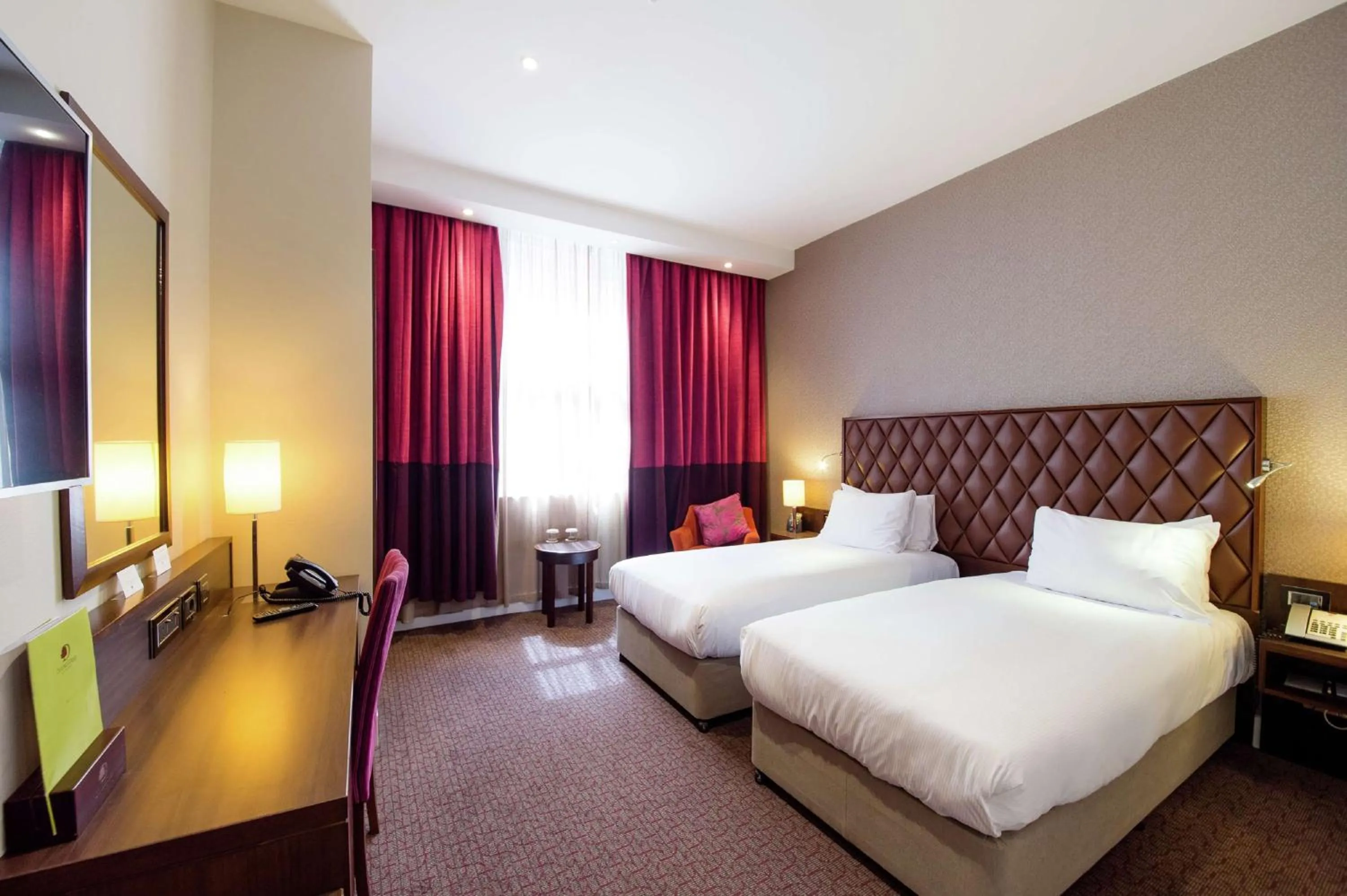 Bedroom, Bed in DoubleTree by Hilton Hotel London - Marble Arch