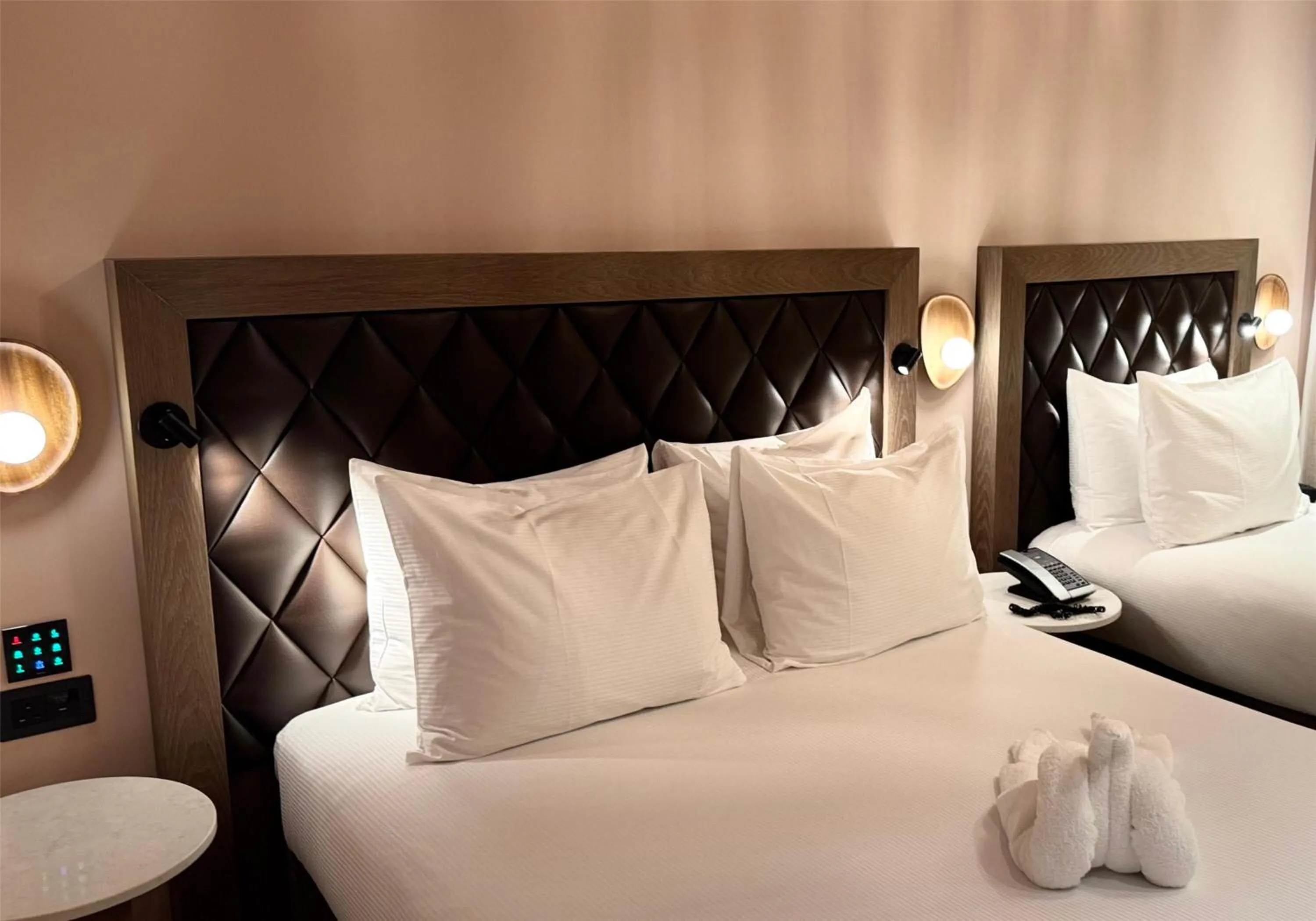 Bed in DoubleTree by Hilton Hotel London - Marble Arch