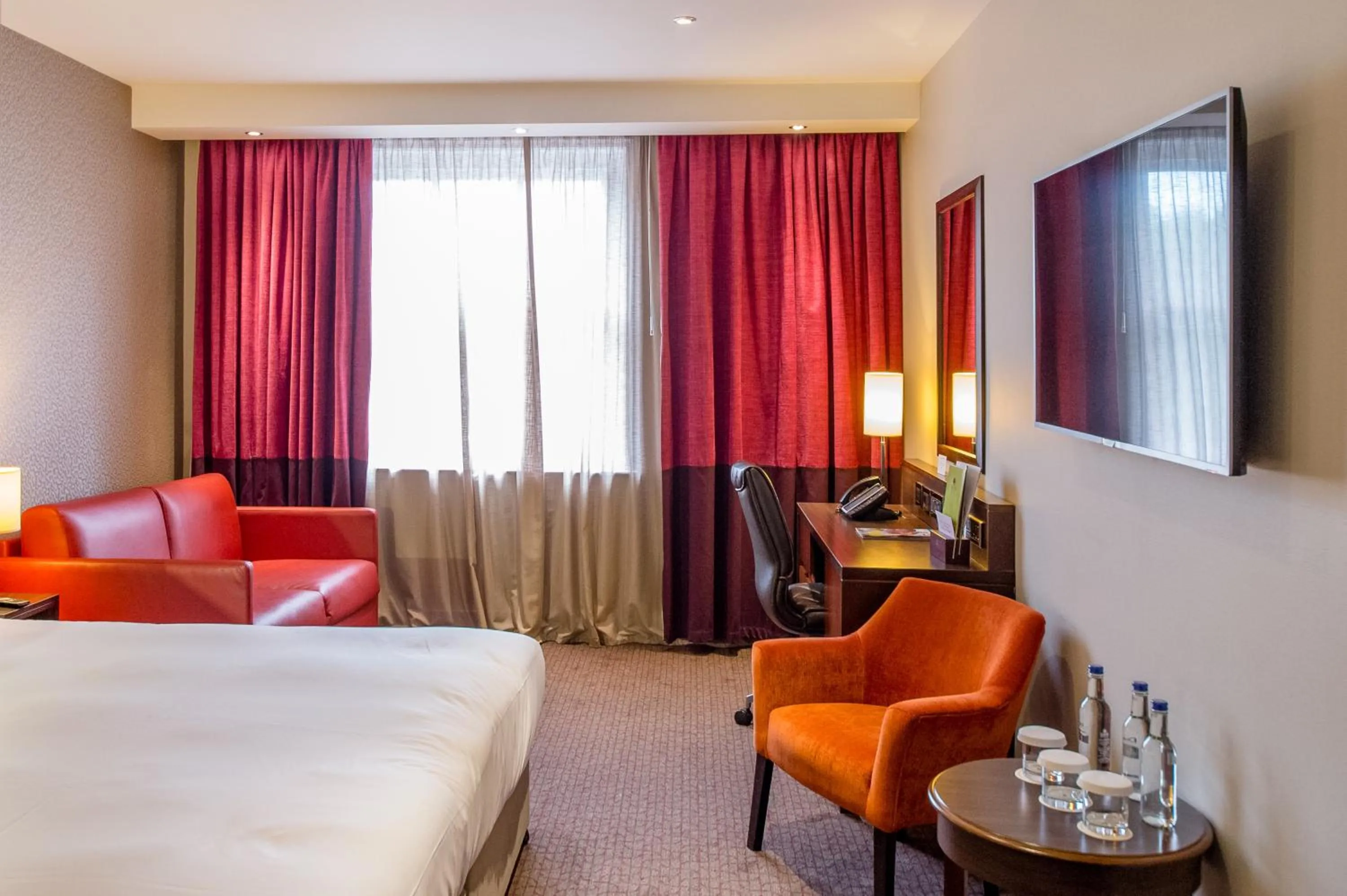 TV and multimedia, Bed in DoubleTree by Hilton Hotel London - Marble Arch