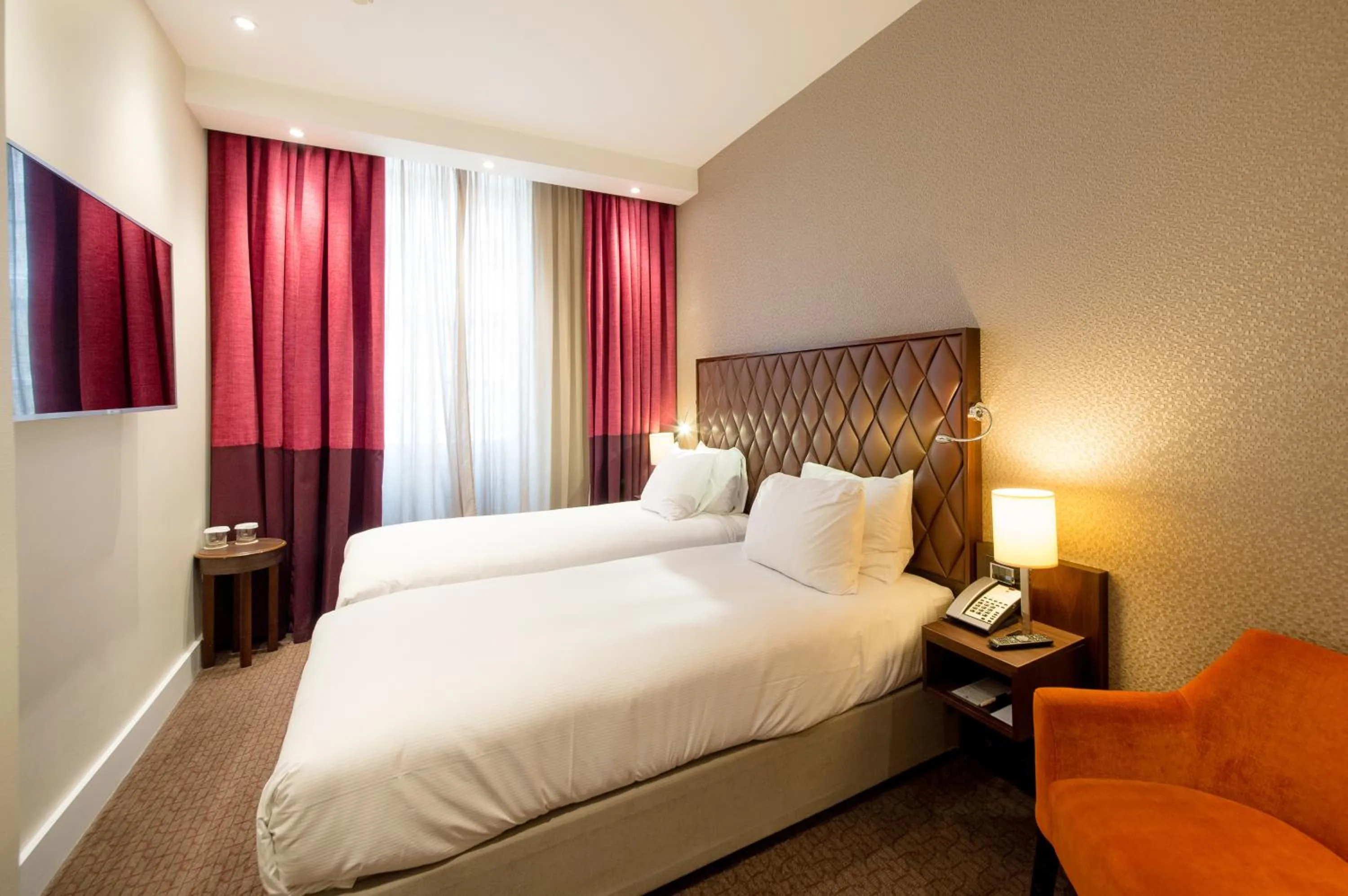 Bedroom, Bed in DoubleTree by Hilton Hotel London - Marble Arch