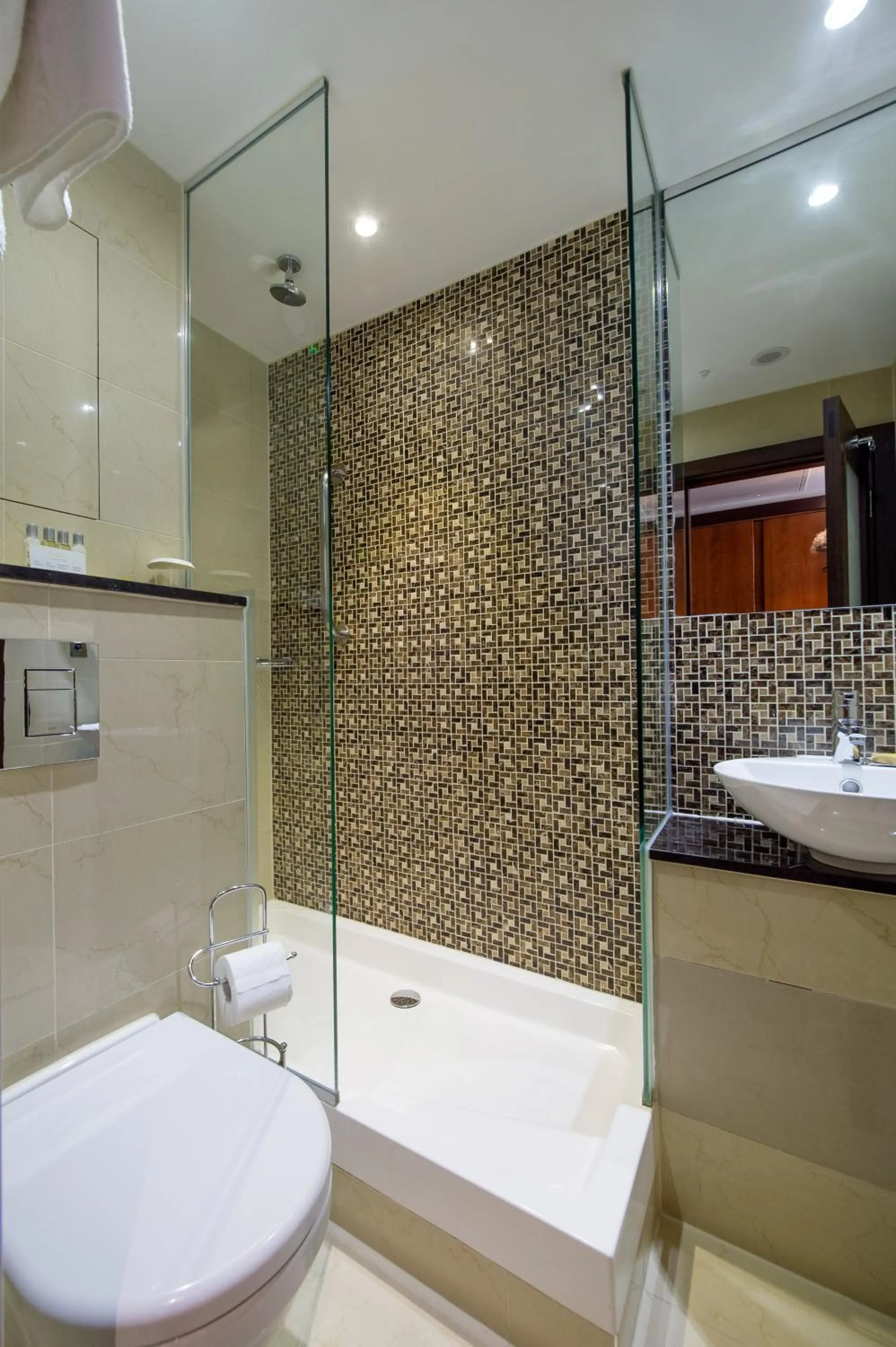 Toilet in DoubleTree by Hilton Hotel London - Marble Arch