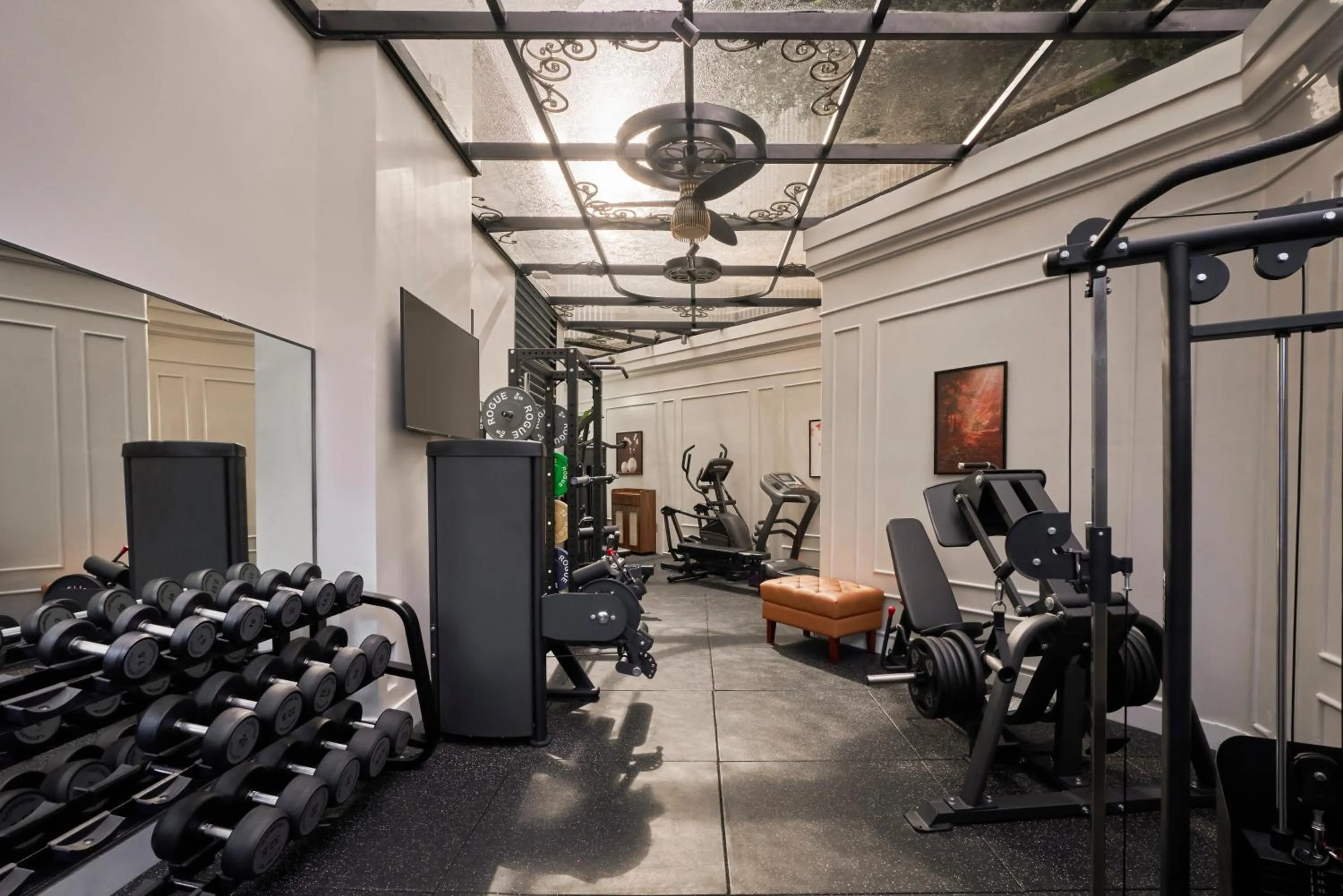 Fitness centre/facilities in NIA Hotel