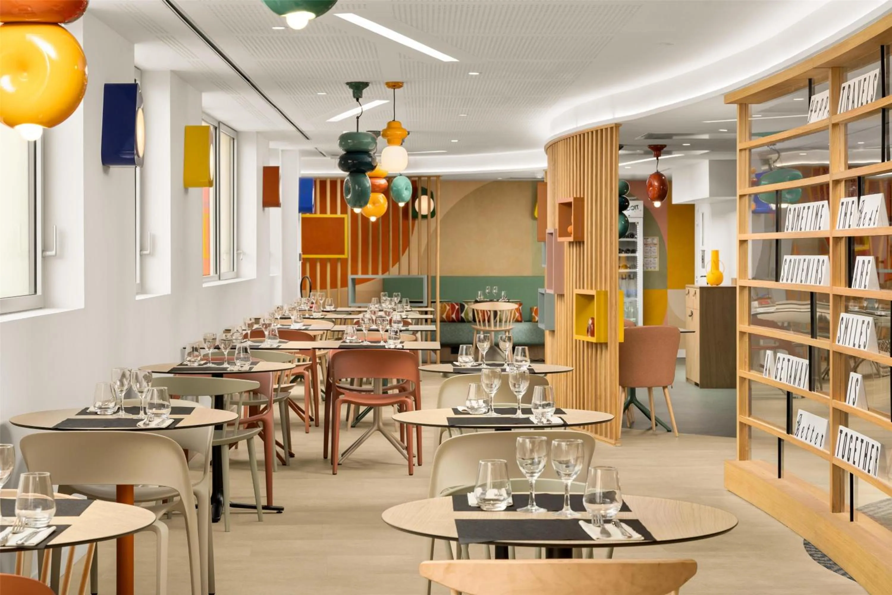 Restaurant/places to eat in Hampton By Hilton Paris Charles De Gaulle Airport