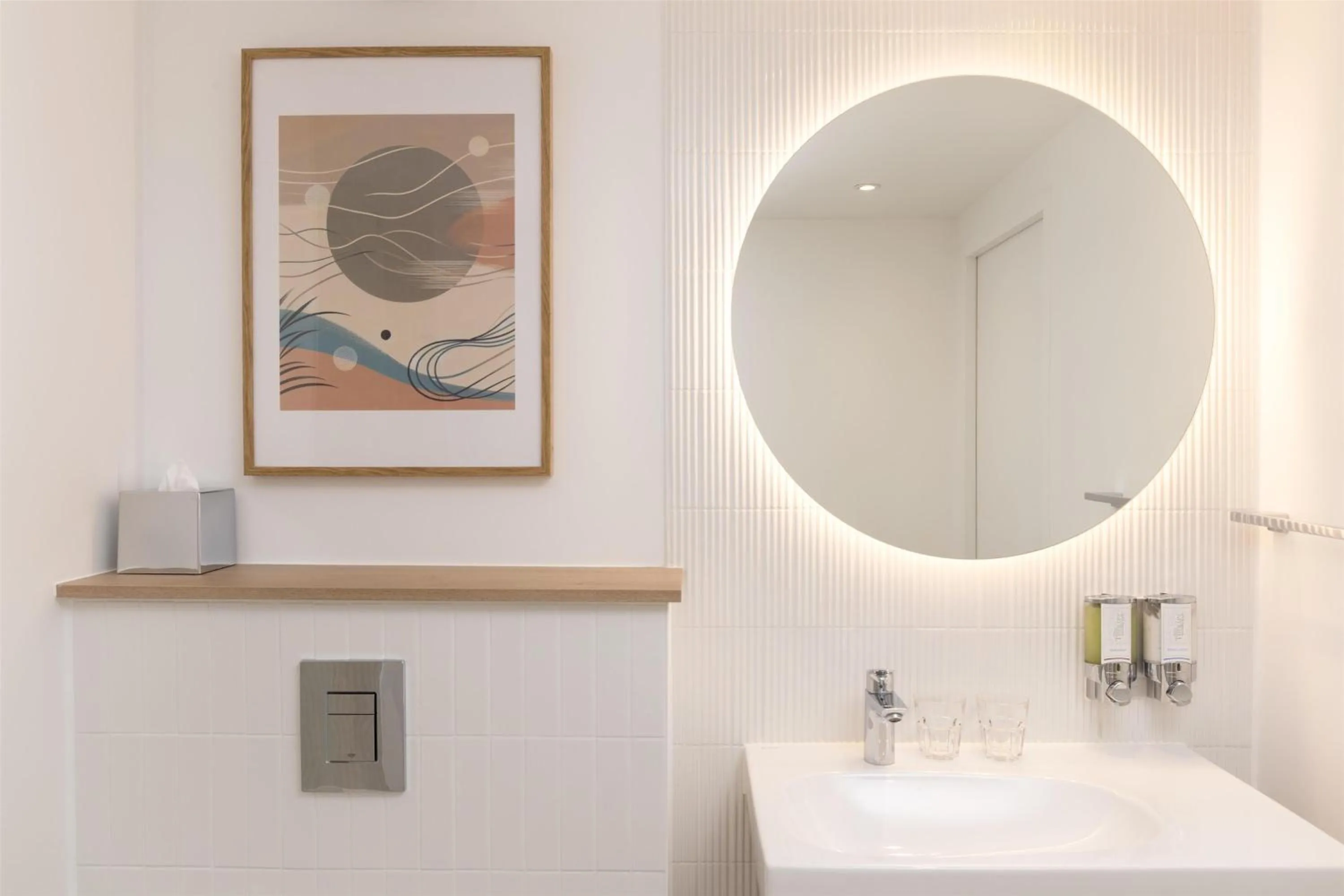 Bathroom in Hampton By Hilton Paris Charles De Gaulle Airport