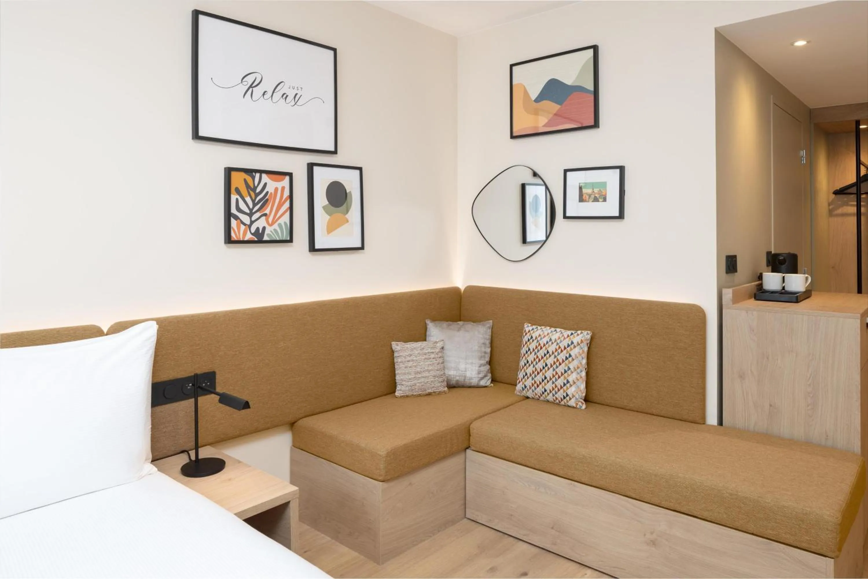 Living room in Hampton By Hilton Paris Charles De Gaulle Airport