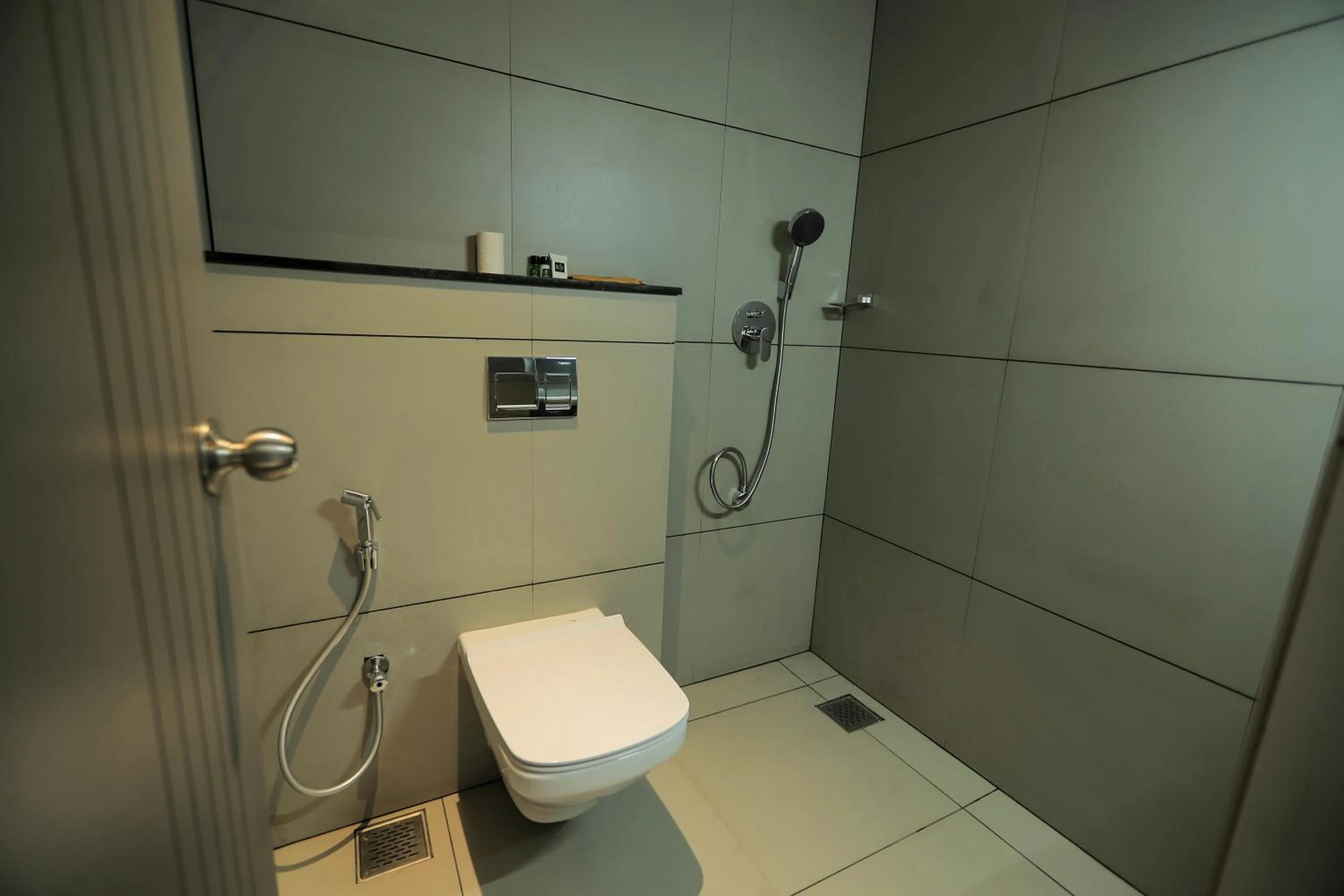 Shower in Mount Land