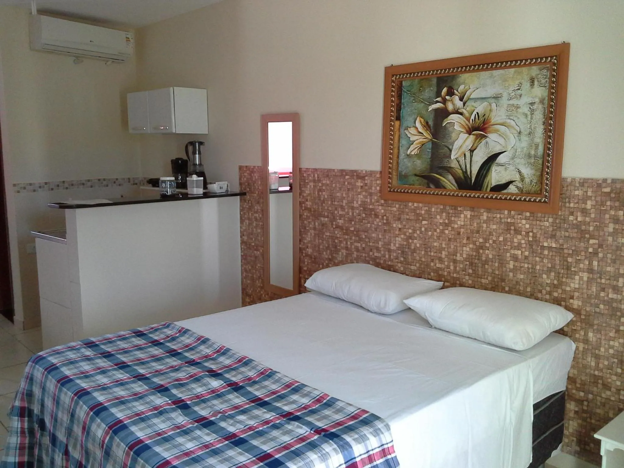 Photo of the whole room, Bed in Swiss Flats