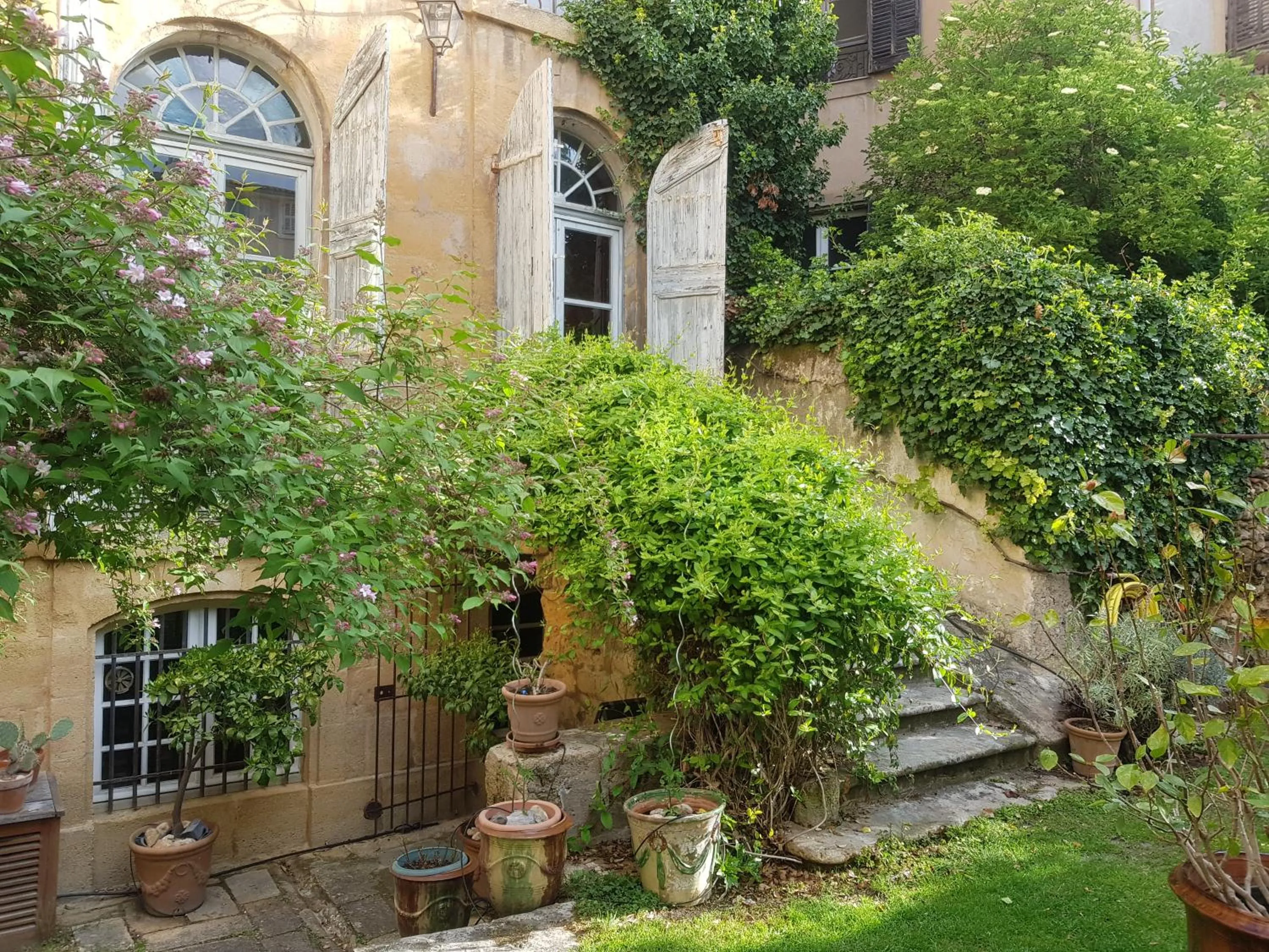 Garden in Bed and Breakfast Jardin de Marie