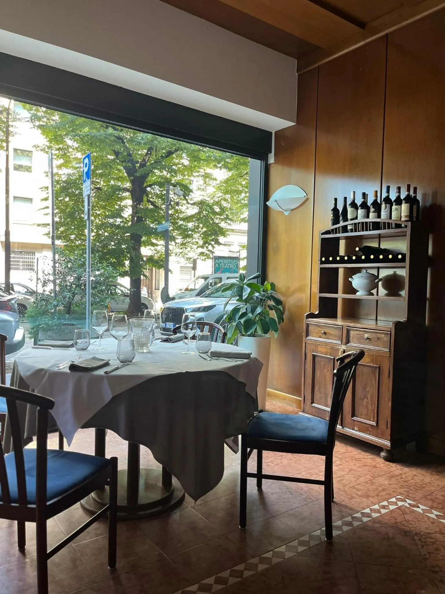 Restaurant/places to eat in Hotel Europa