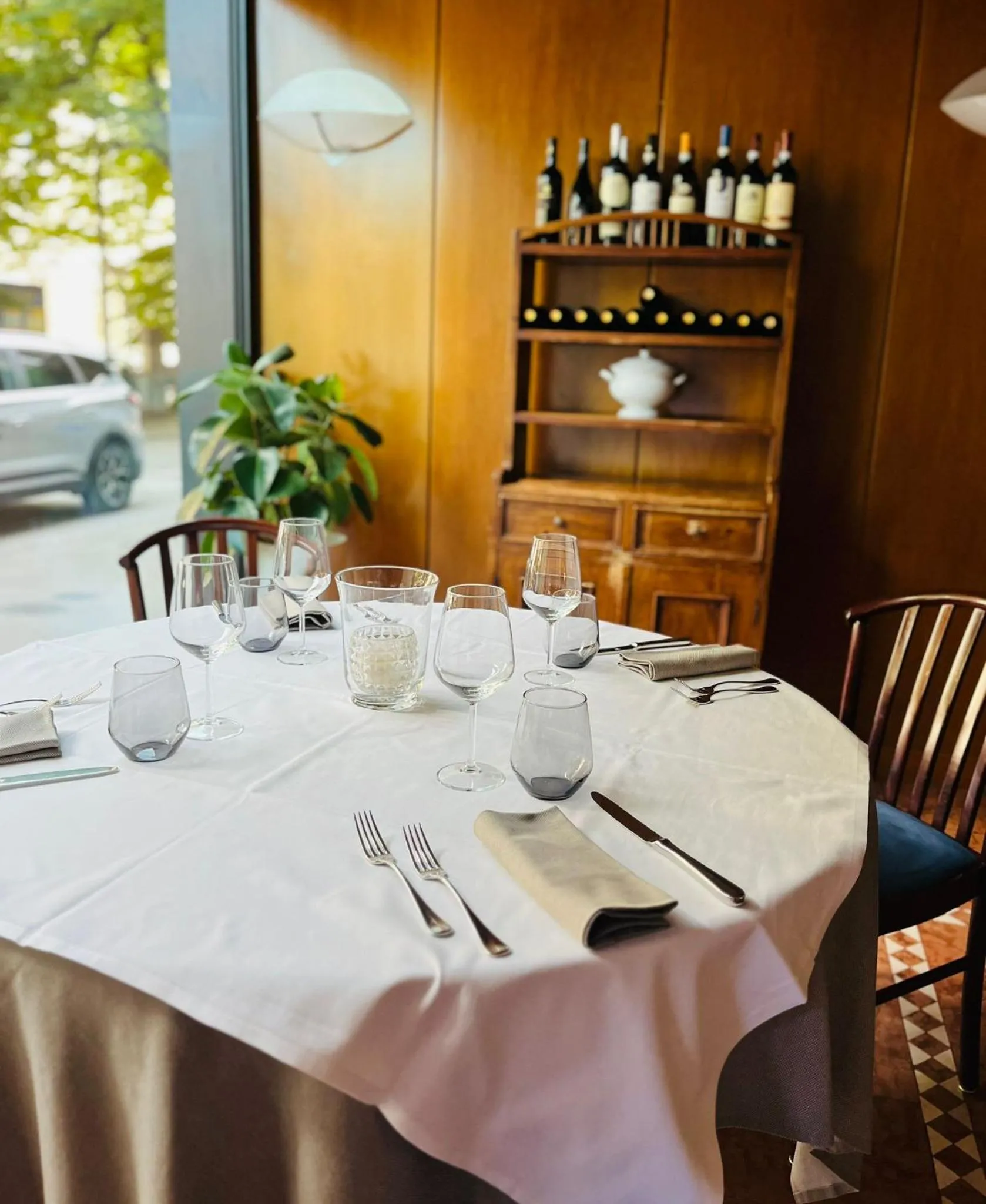 Restaurant/places to eat in Hotel Europa