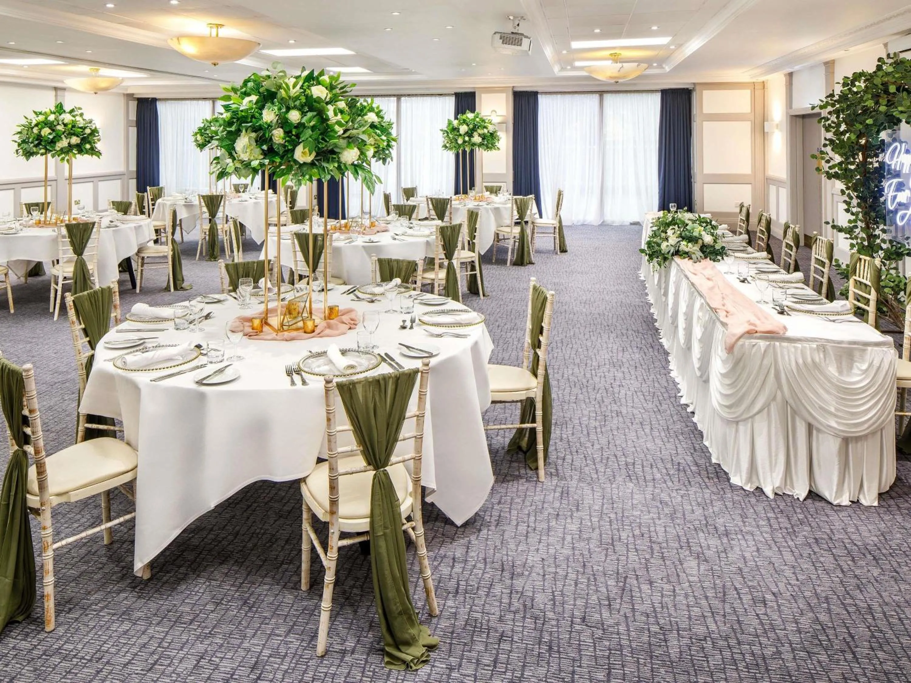 wedding in Mercure Nottingham Sherwood