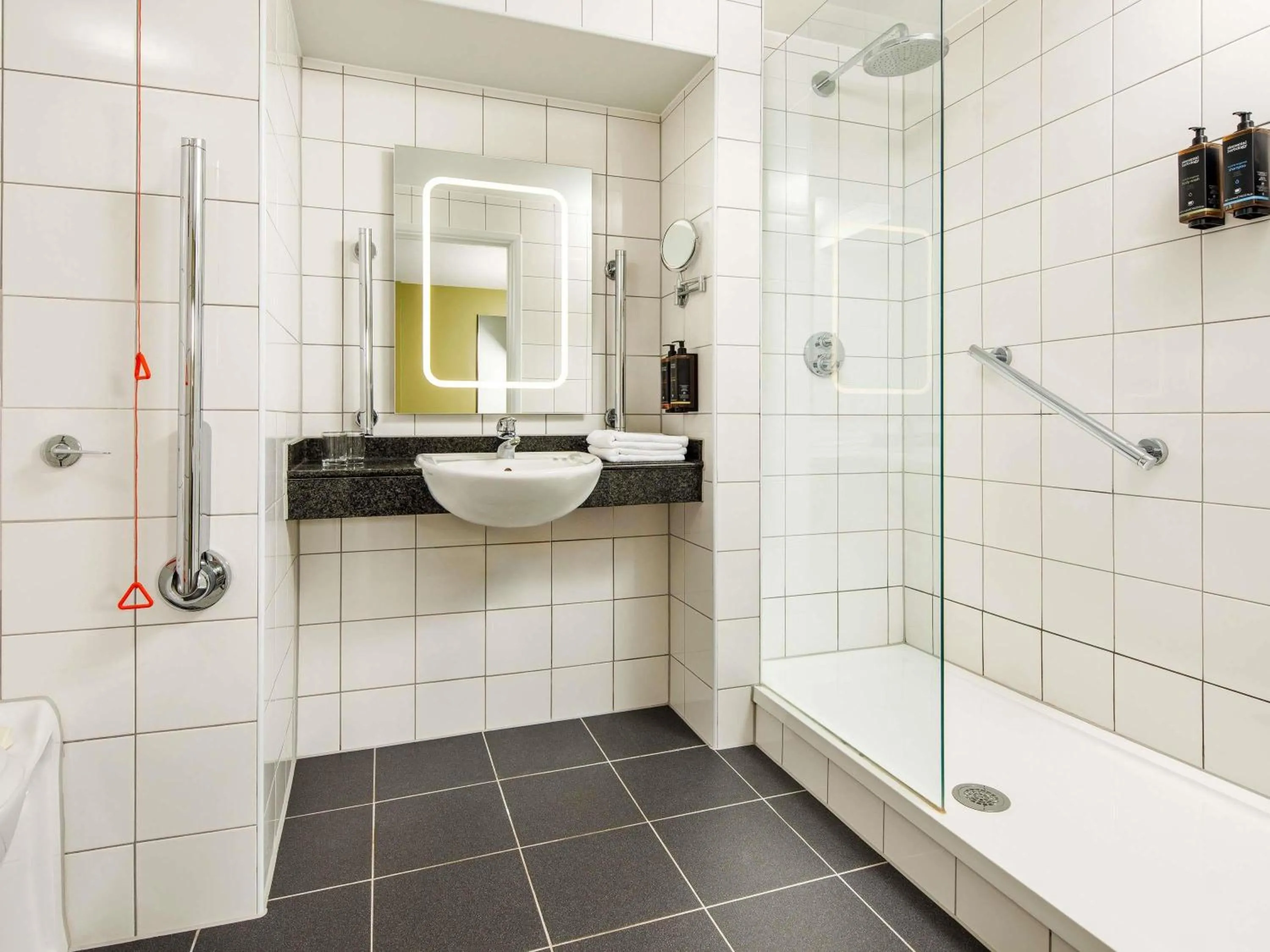 Bedroom in Mercure Nottingham Sherwood