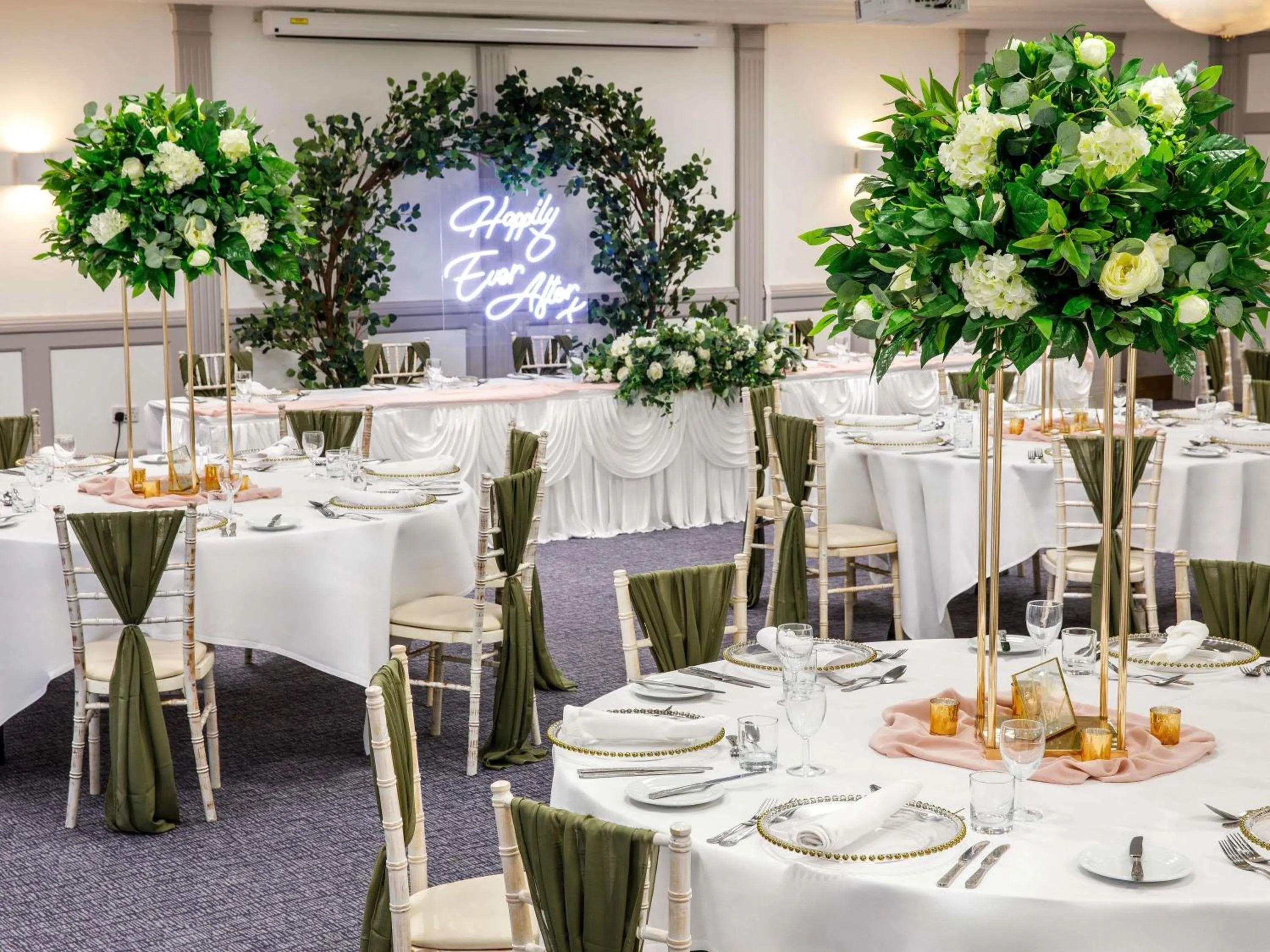 wedding in Mercure Nottingham Sherwood