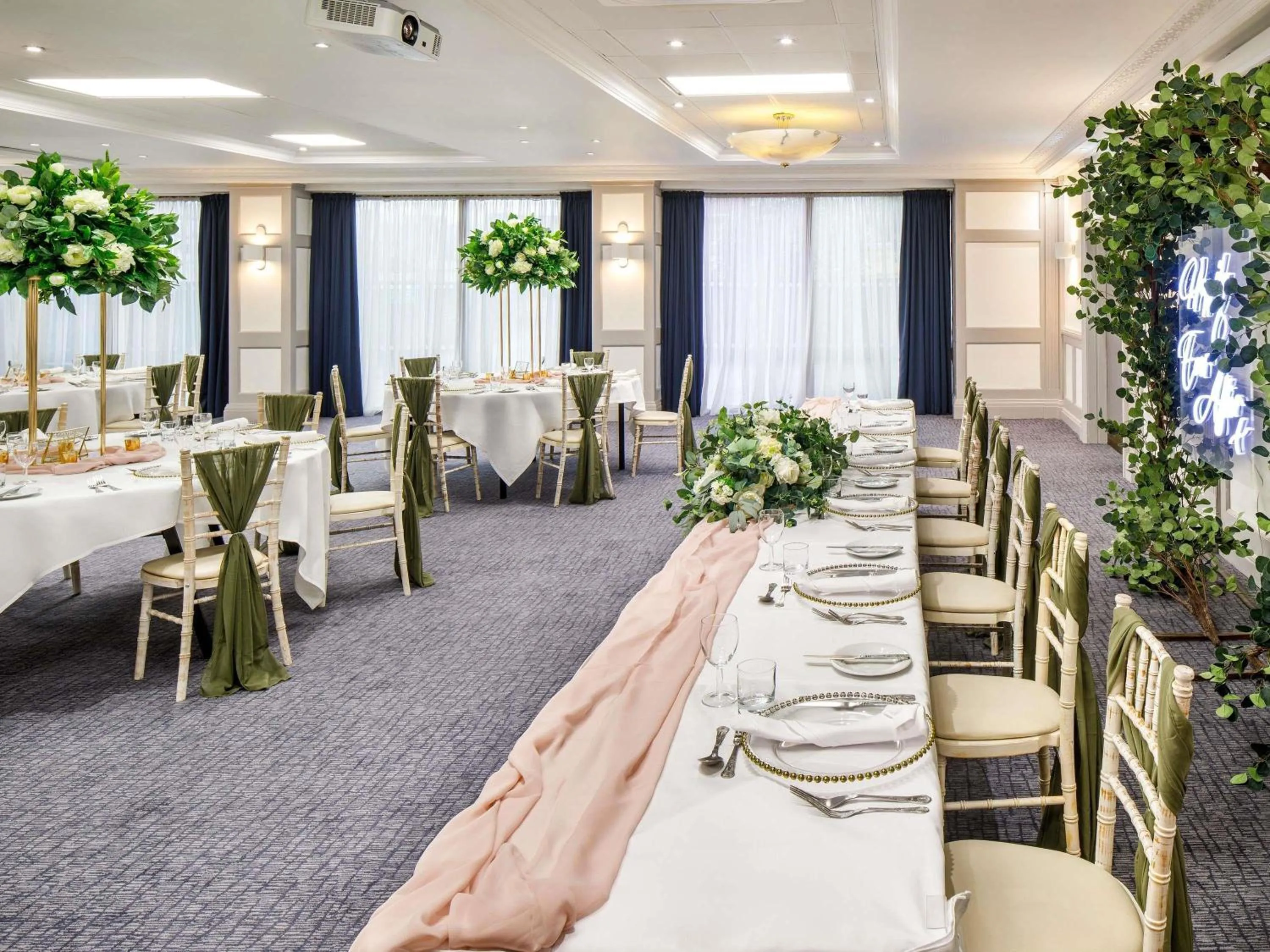 wedding in Mercure Nottingham Sherwood