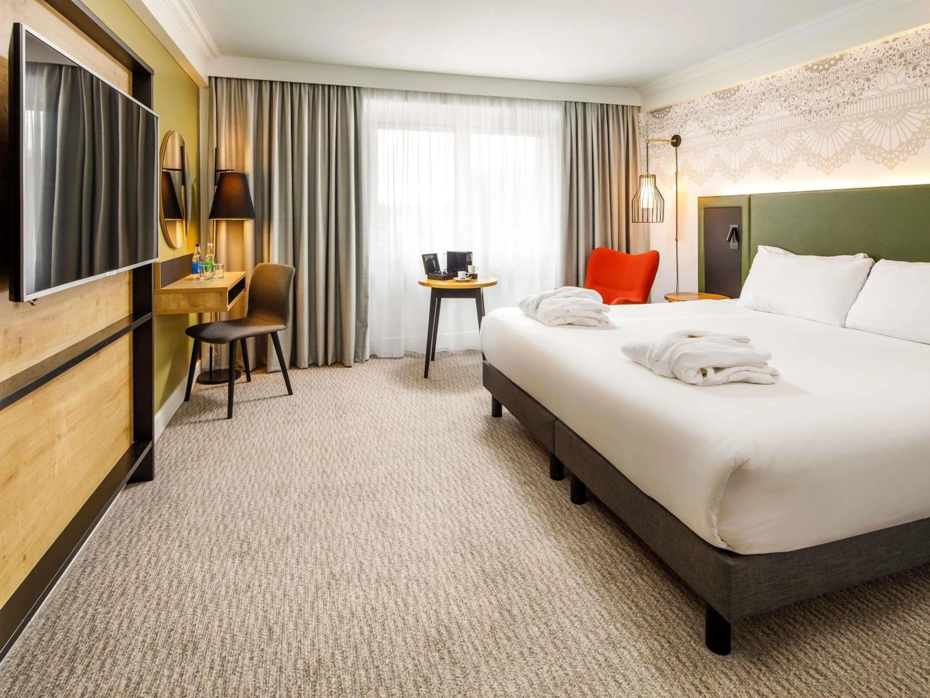 Bedroom, Bed in Mercure Nottingham Sherwood