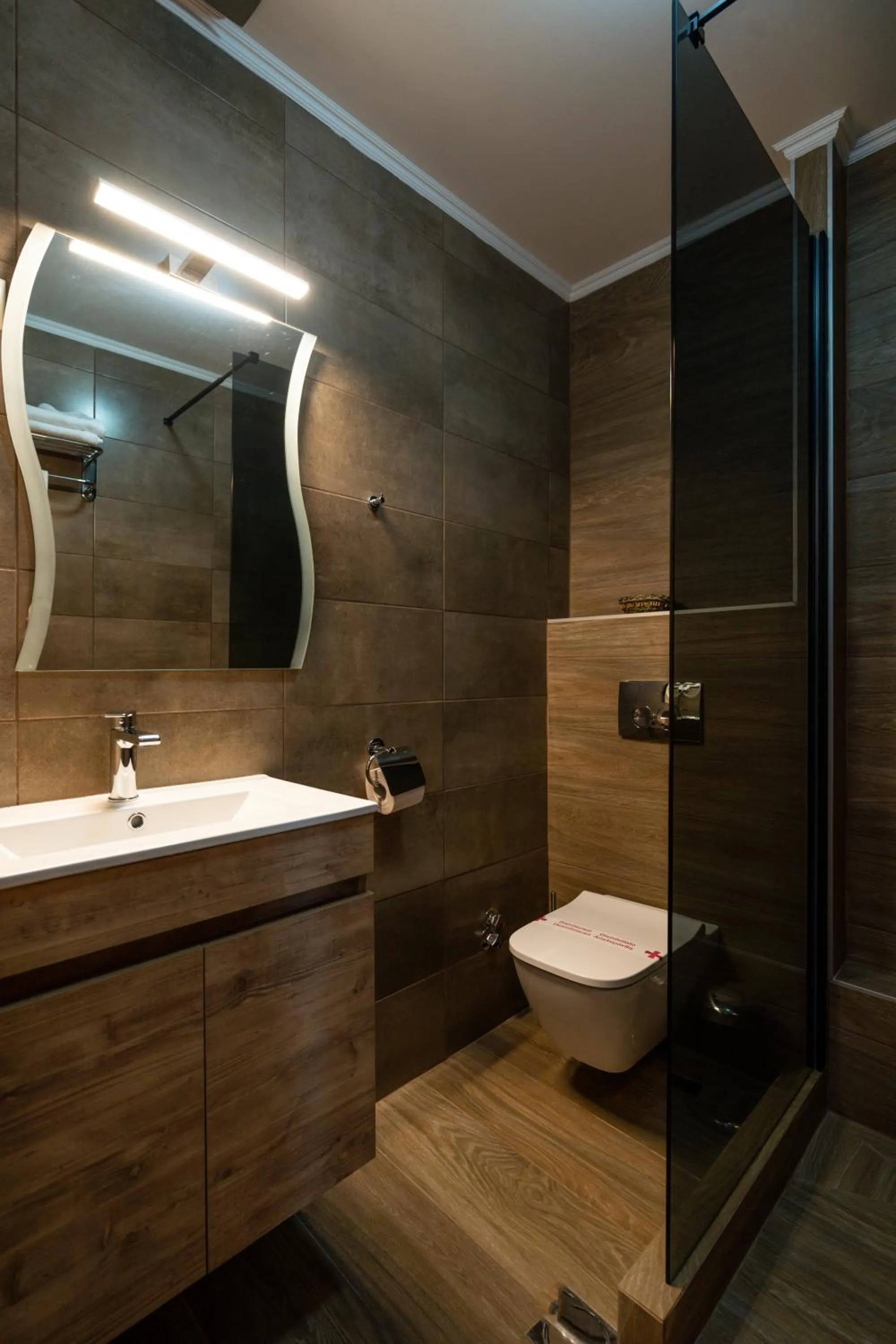 Shower in Hotel Epavlis