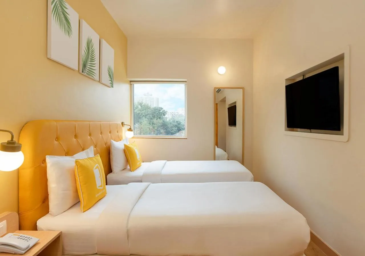 View (from property/room), Bed in Bloom Hotel - Financial District