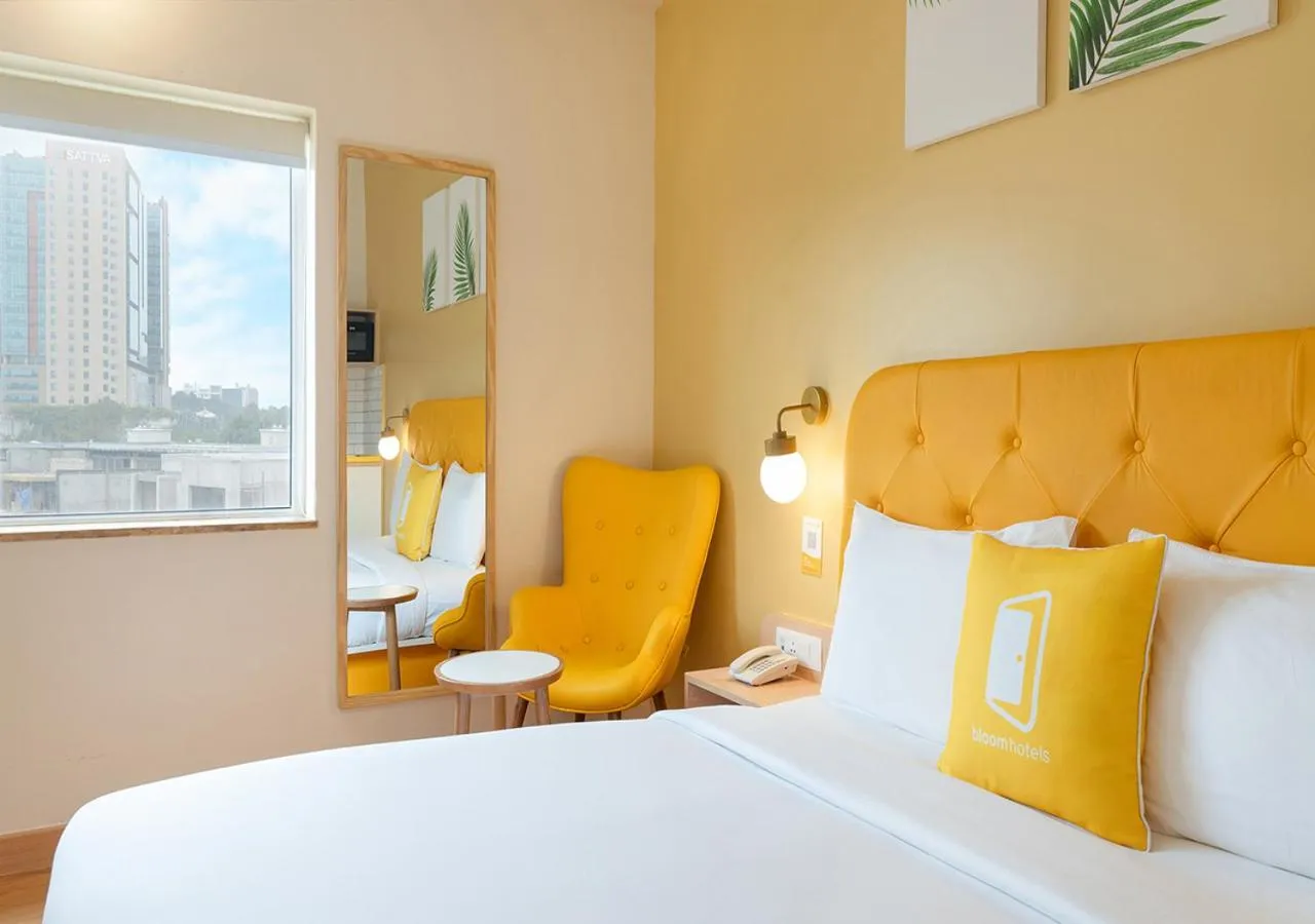 View (from property/room), Bed in Bloom Hotel - Financial District