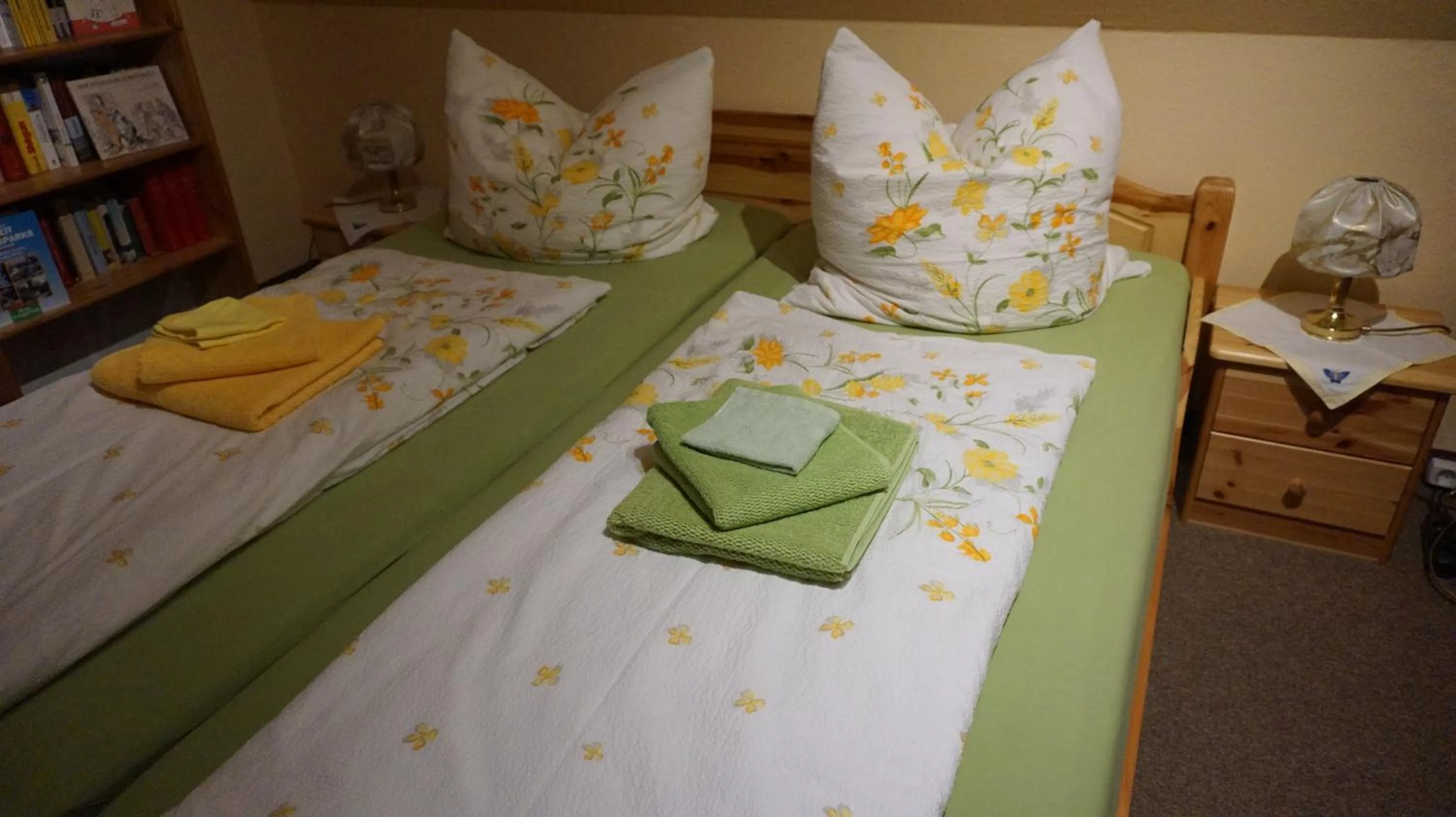 Bed in Gästezimmer Charlotte