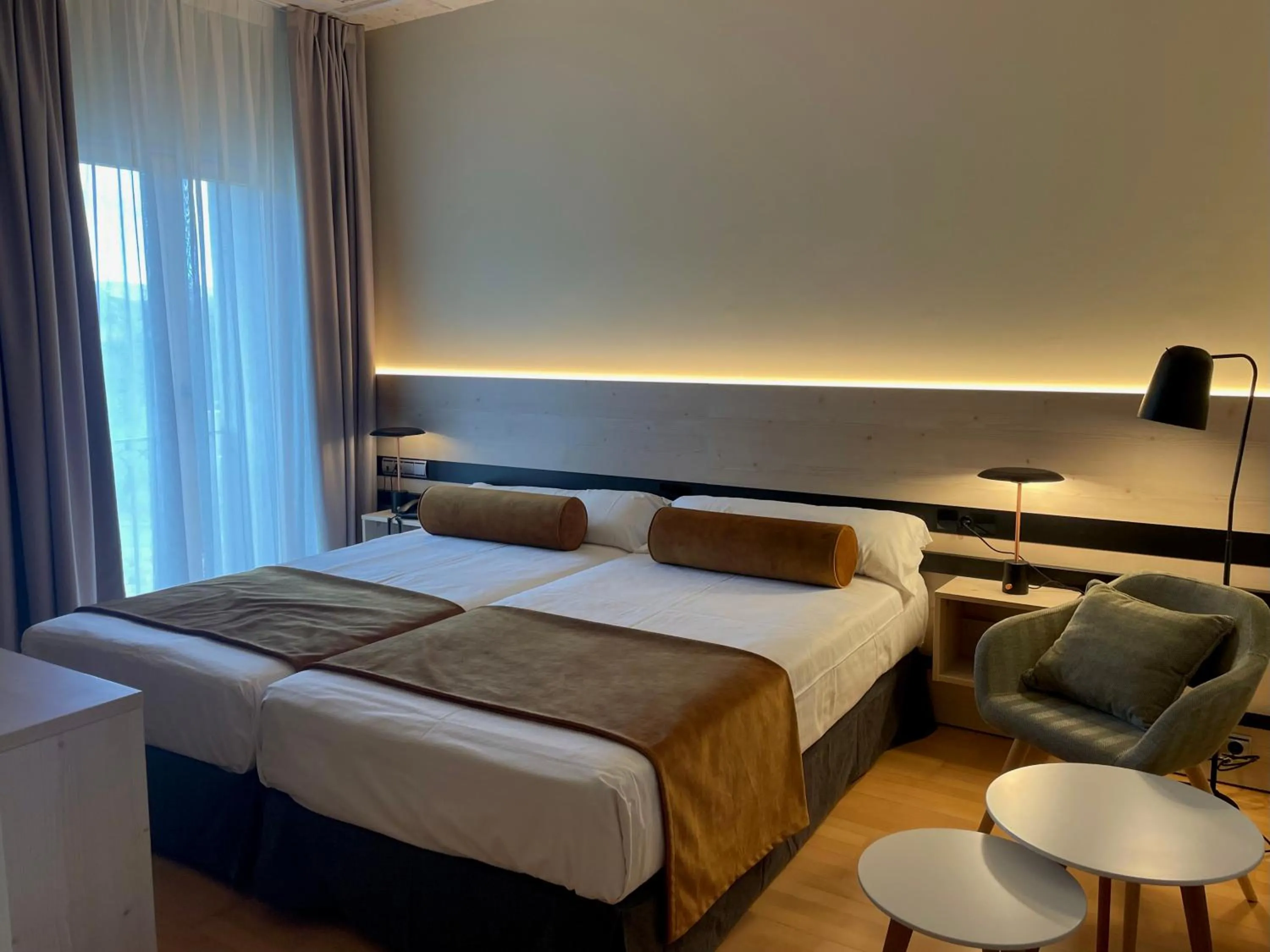 Family Junior Suite with spa access in Balneario de la Albotea