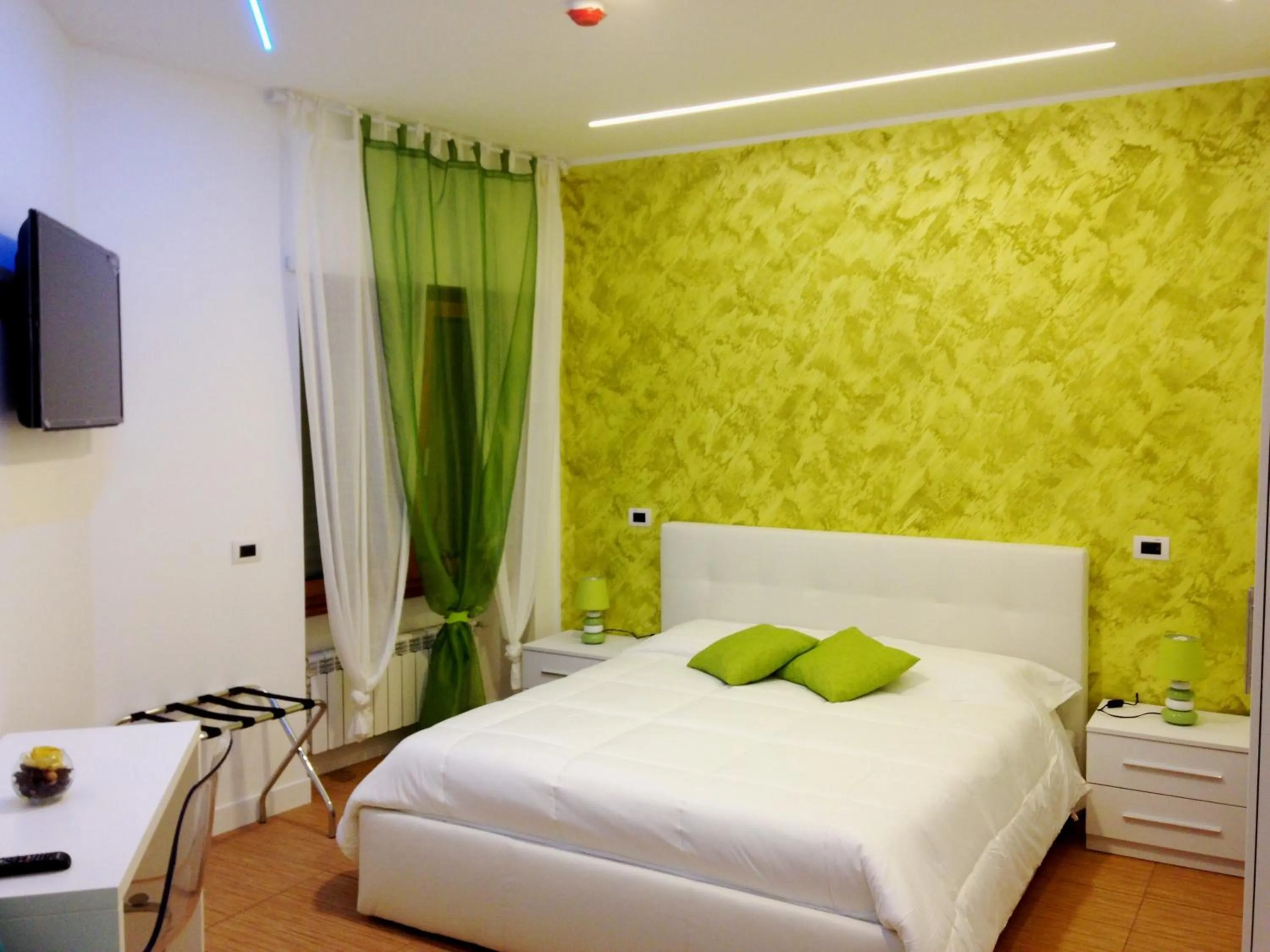 Photo of the whole room, Bed in Valle Aurelia House