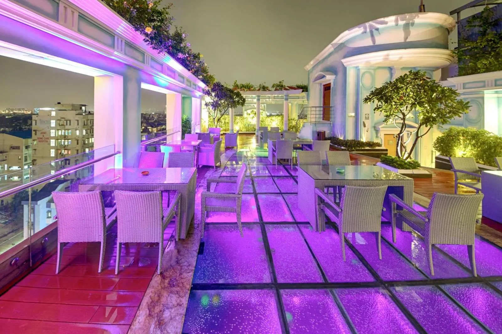 Restaurant/places to eat in De Sovrani