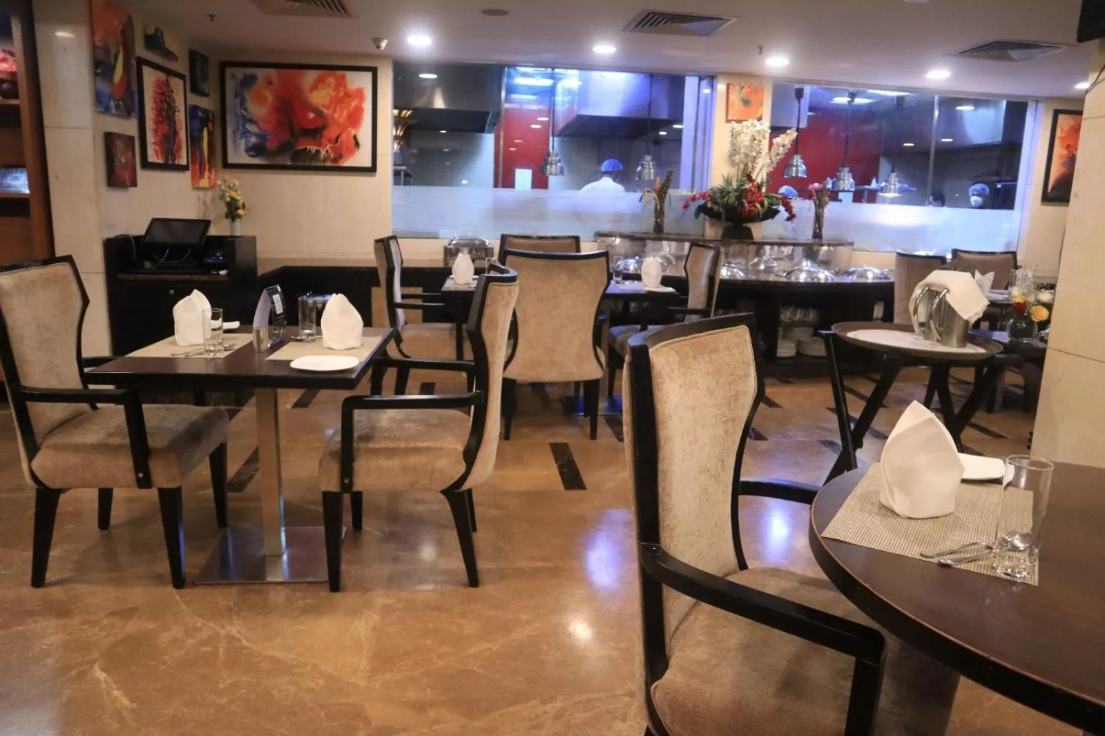 Restaurant/places to eat in De Sovrani