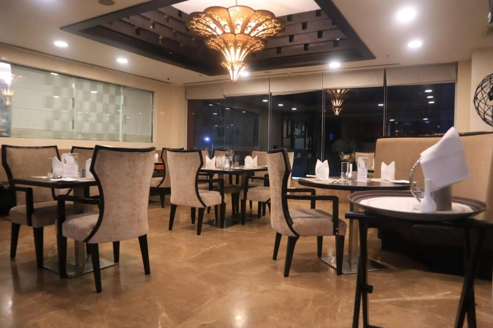 Restaurant/places to eat in De Sovrani