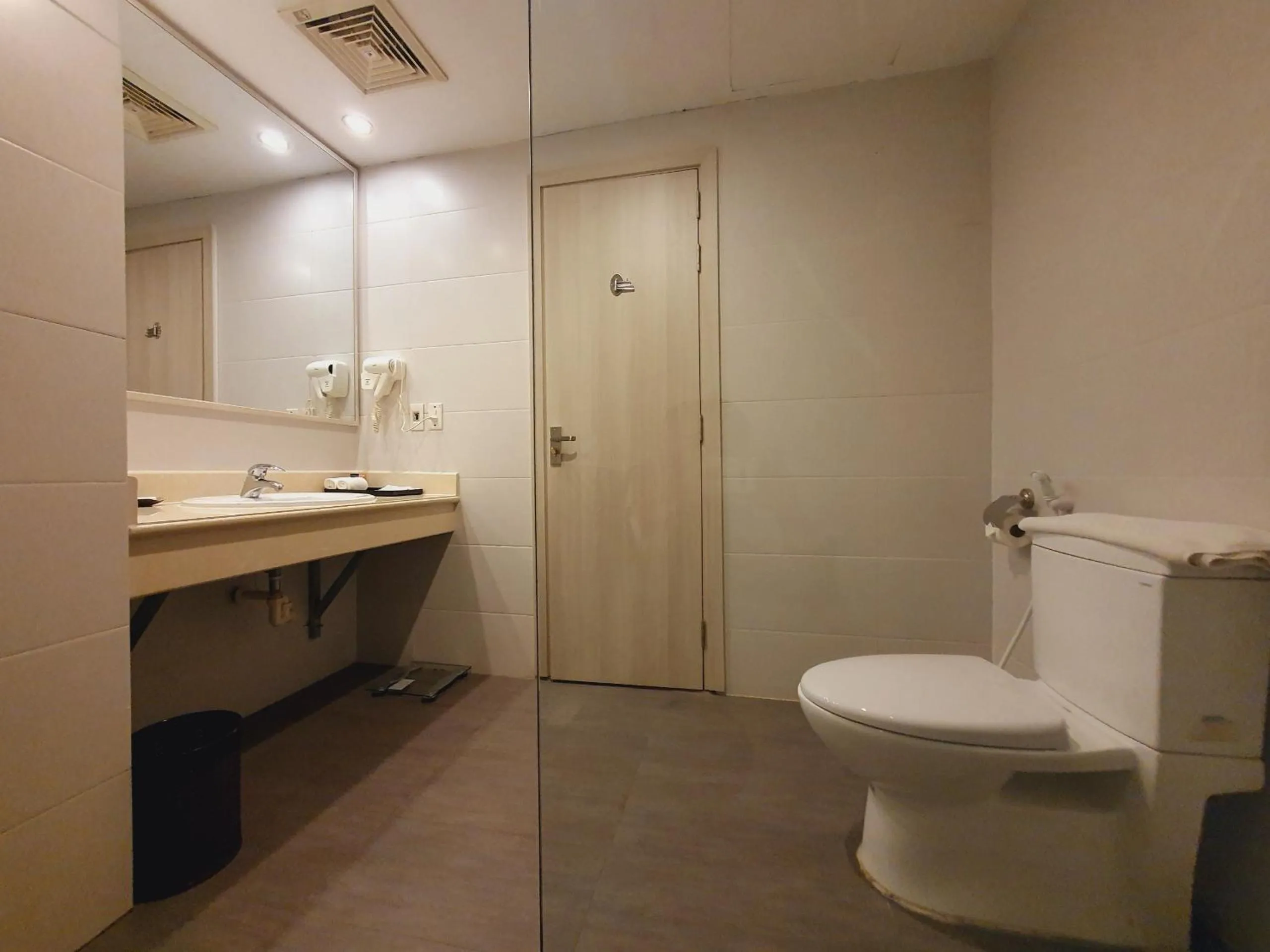 Shower in Muong Thanh Dien Chau Hotel