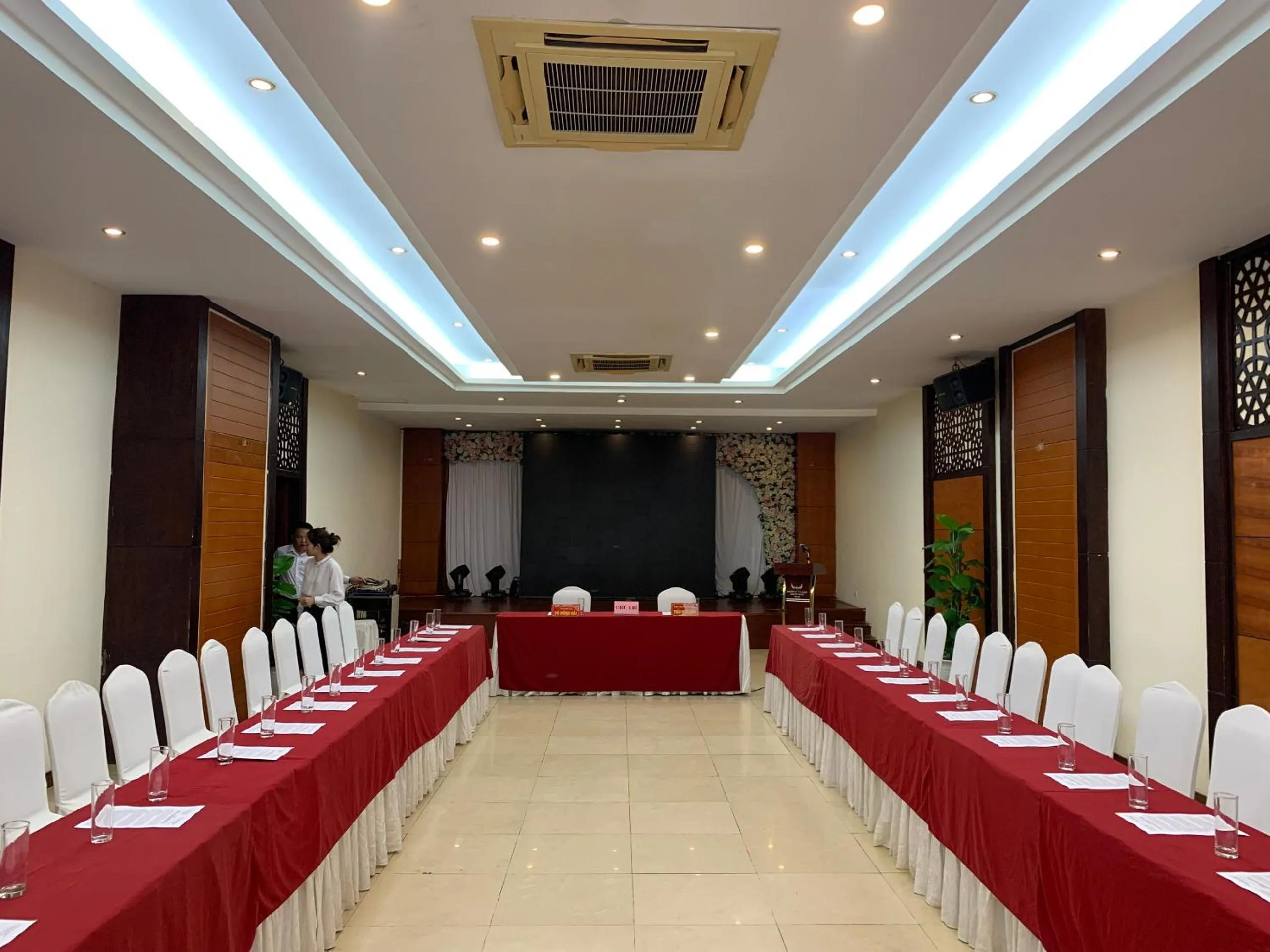 Meeting/conference room in Muong Thanh Dien Chau Hotel