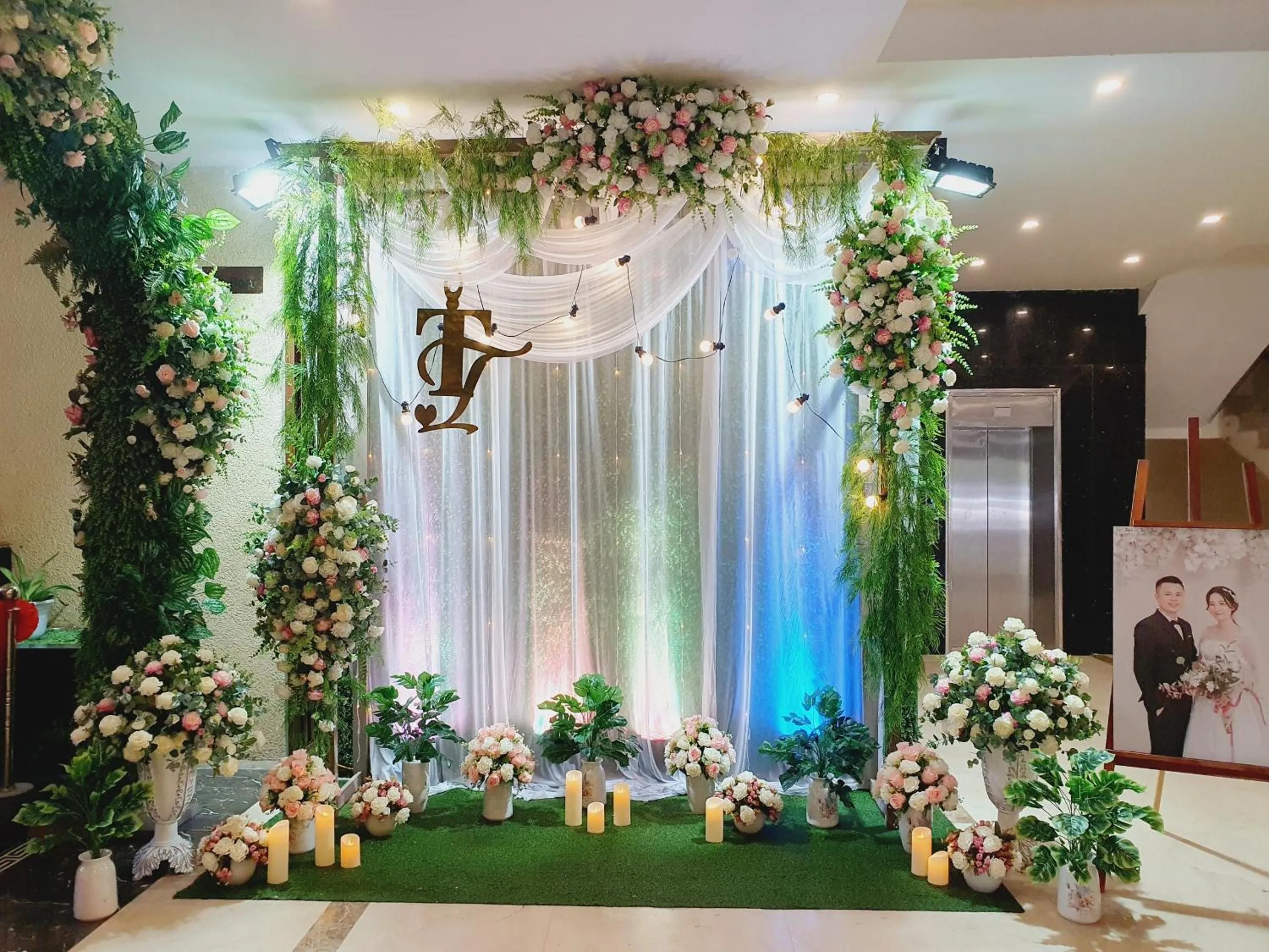 Decorative detail in Muong Thanh Dien Chau Hotel