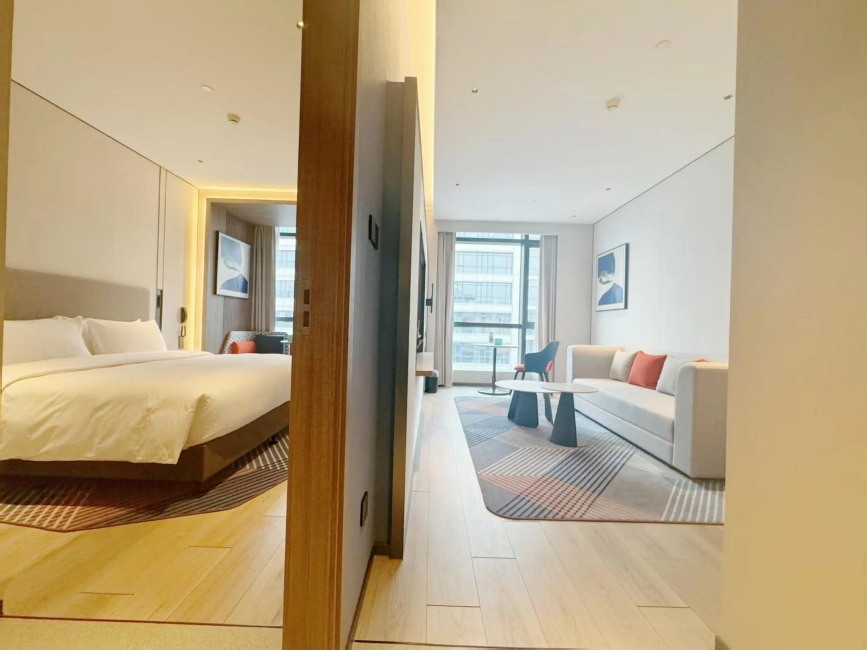 Photo of the whole room, Bed in Holiday Inn Express Hangzhou Jiangnan by IHG