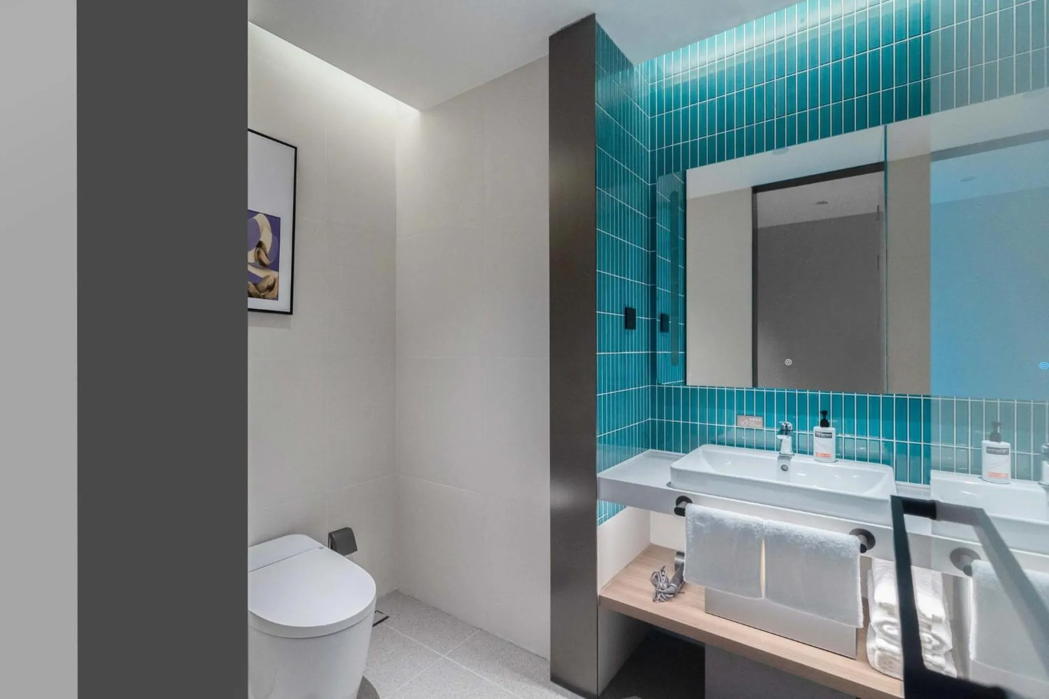 Photo of the whole room in Holiday Inn Express Hangzhou Jiangnan by IHG