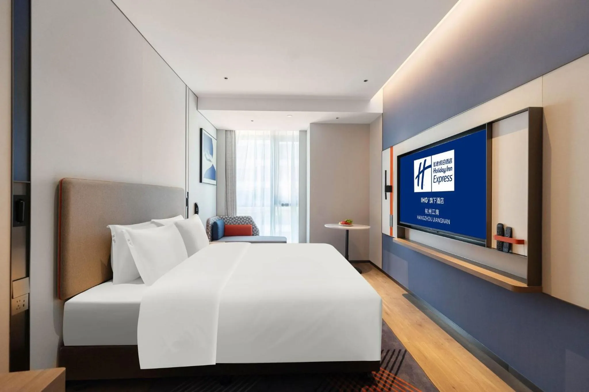 Photo of the whole room, Bed in Holiday Inn Express Hangzhou Jiangnan by IHG