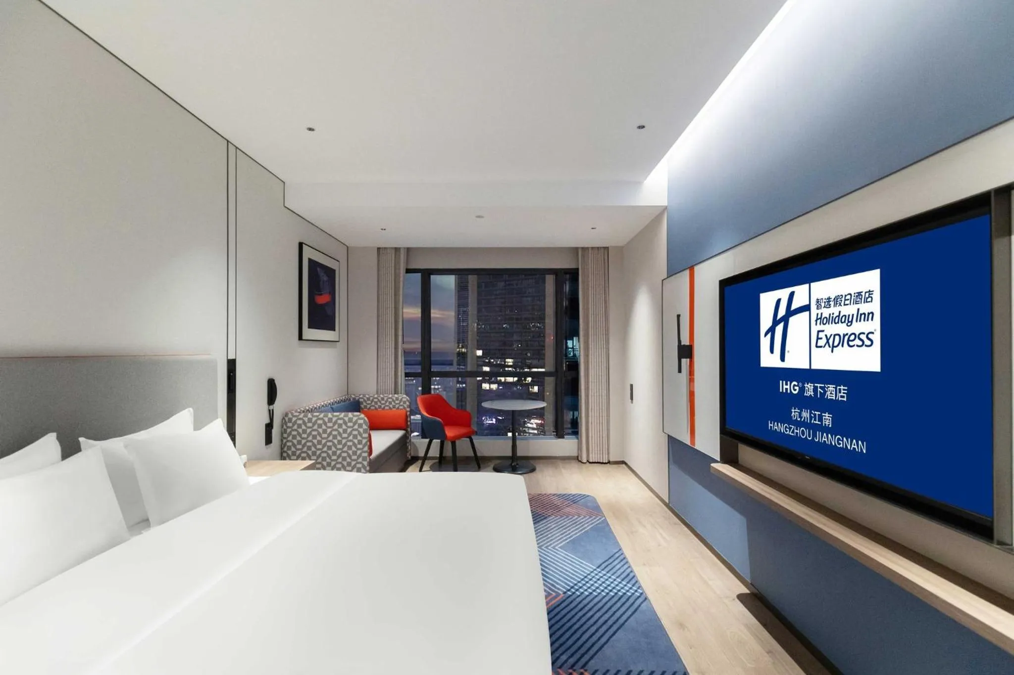 Photo of the whole room, Bed in Holiday Inn Express Hangzhou Jiangnan by IHG