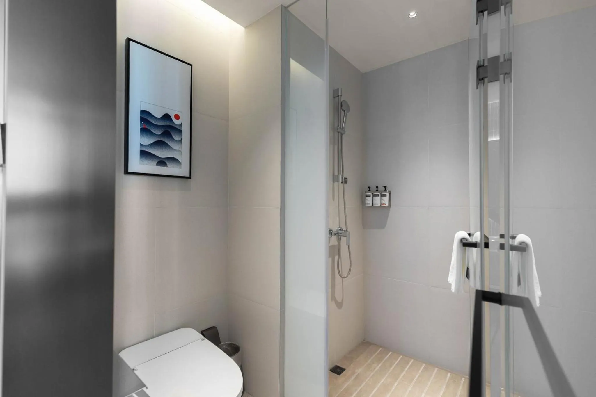 Photo of the whole room in Holiday Inn Express Hangzhou Jiangnan by IHG