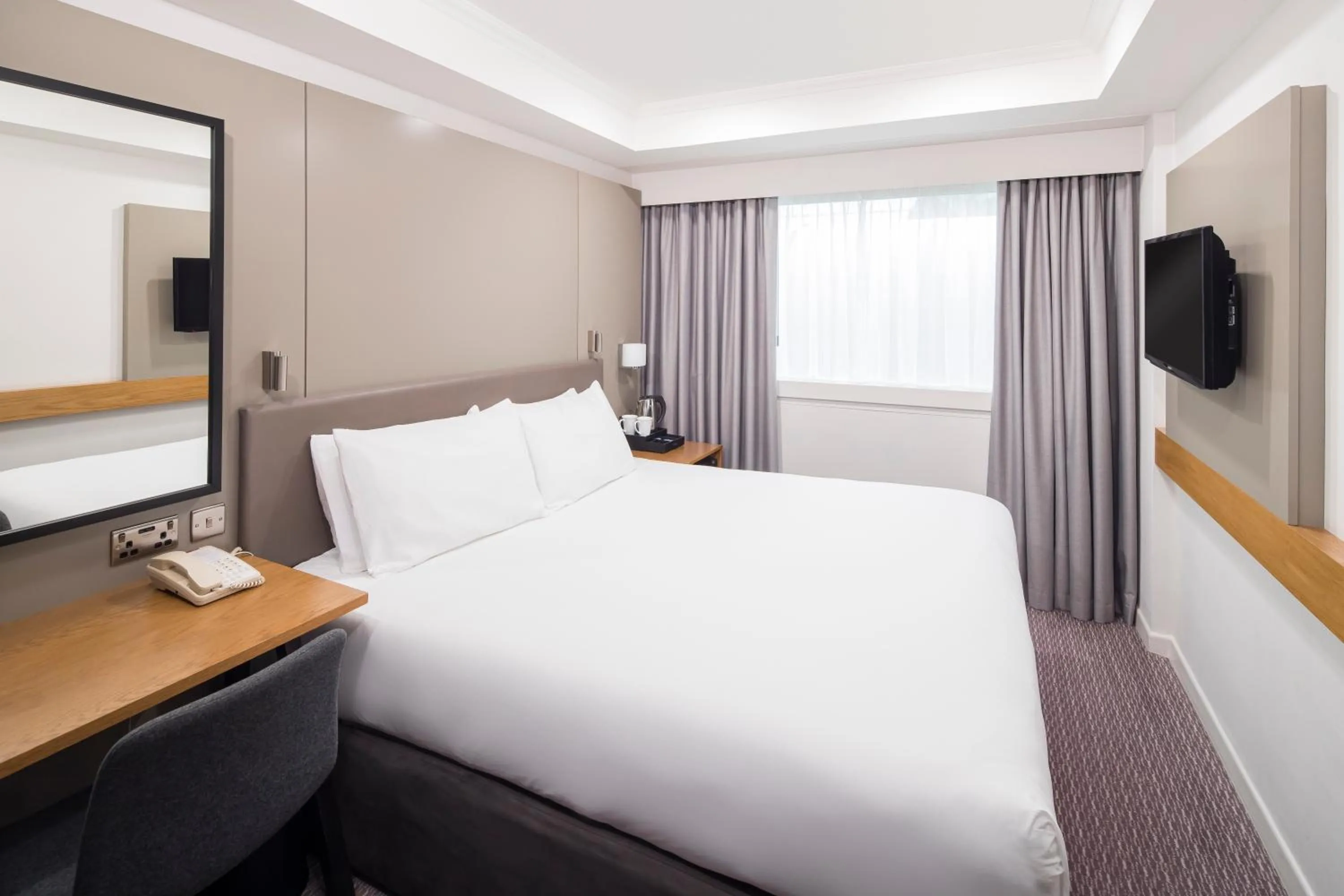 Bed in Crowne Plaza Nottingham by IHG