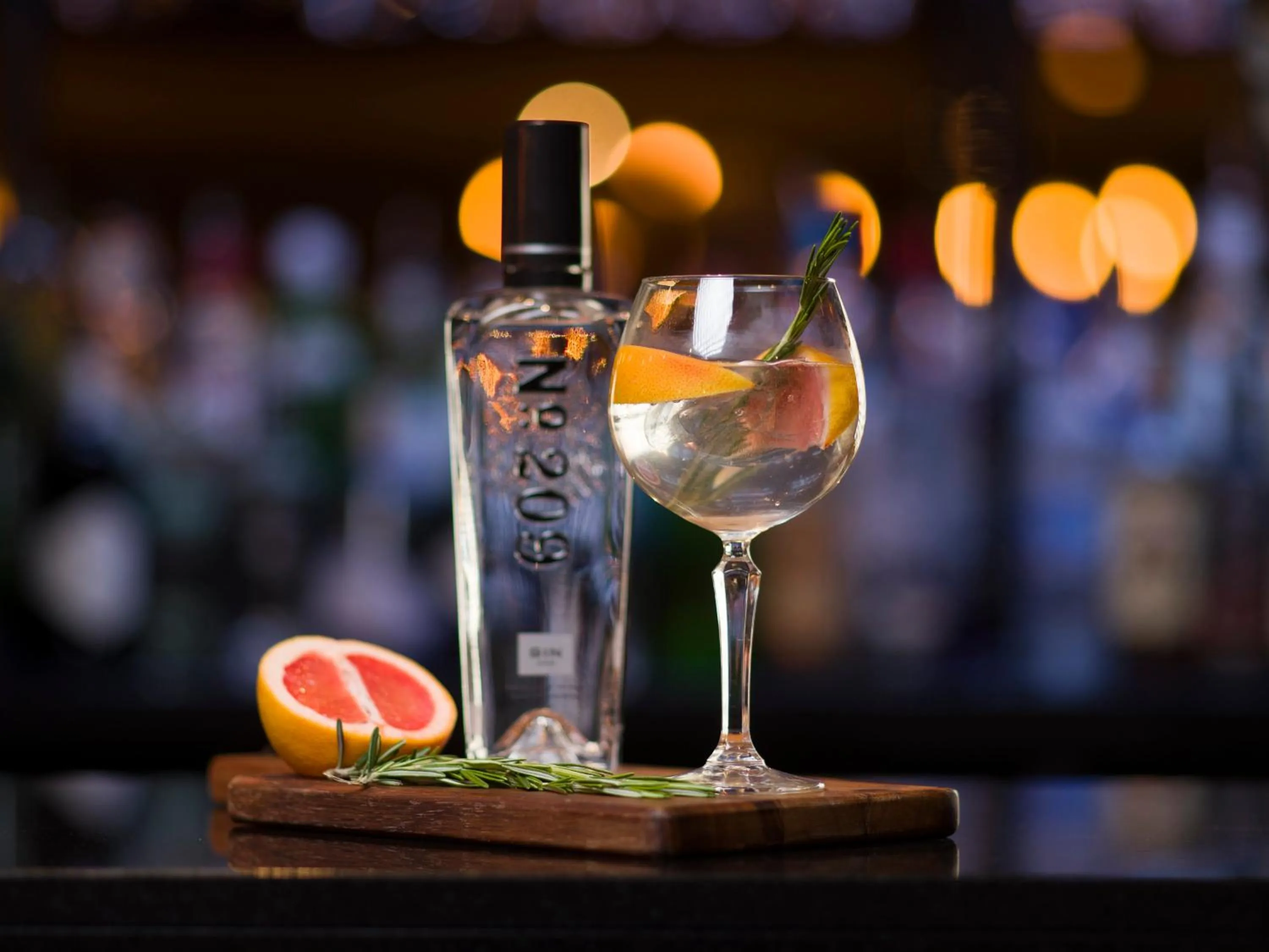 Lounge or bar in Crowne Plaza Nottingham by IHG