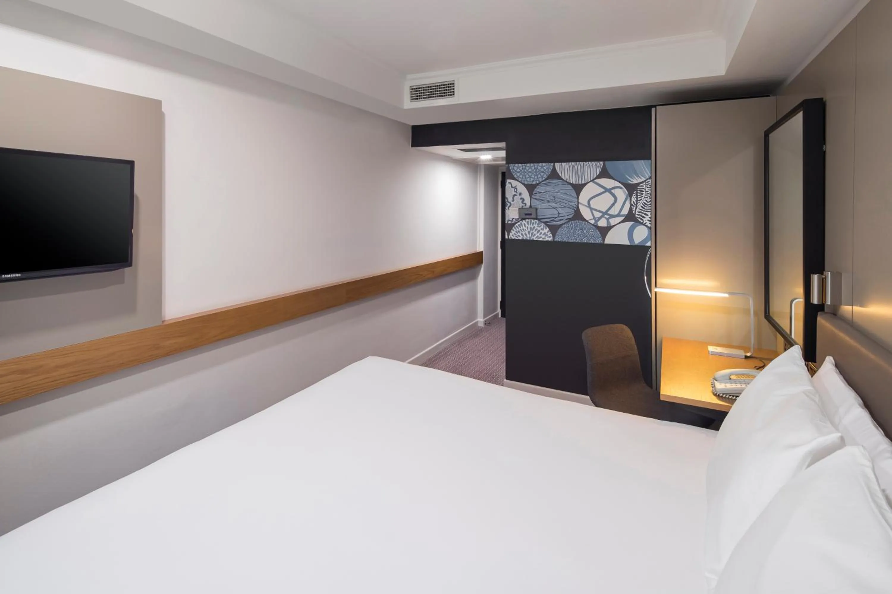 Bed in Crowne Plaza Nottingham by IHG