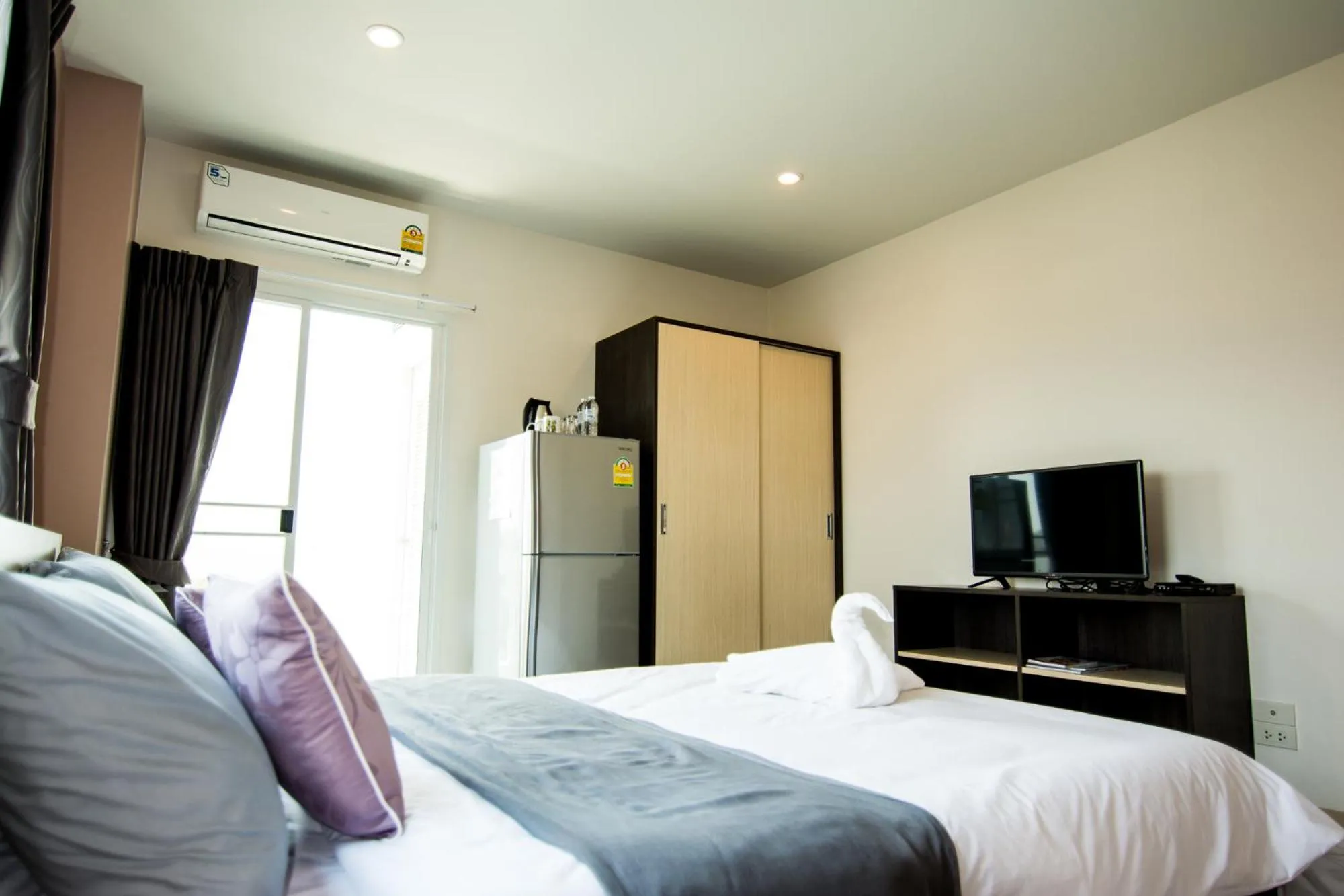 Photo of the whole room, Bed in At Ease Hotel Suvarnabhumi