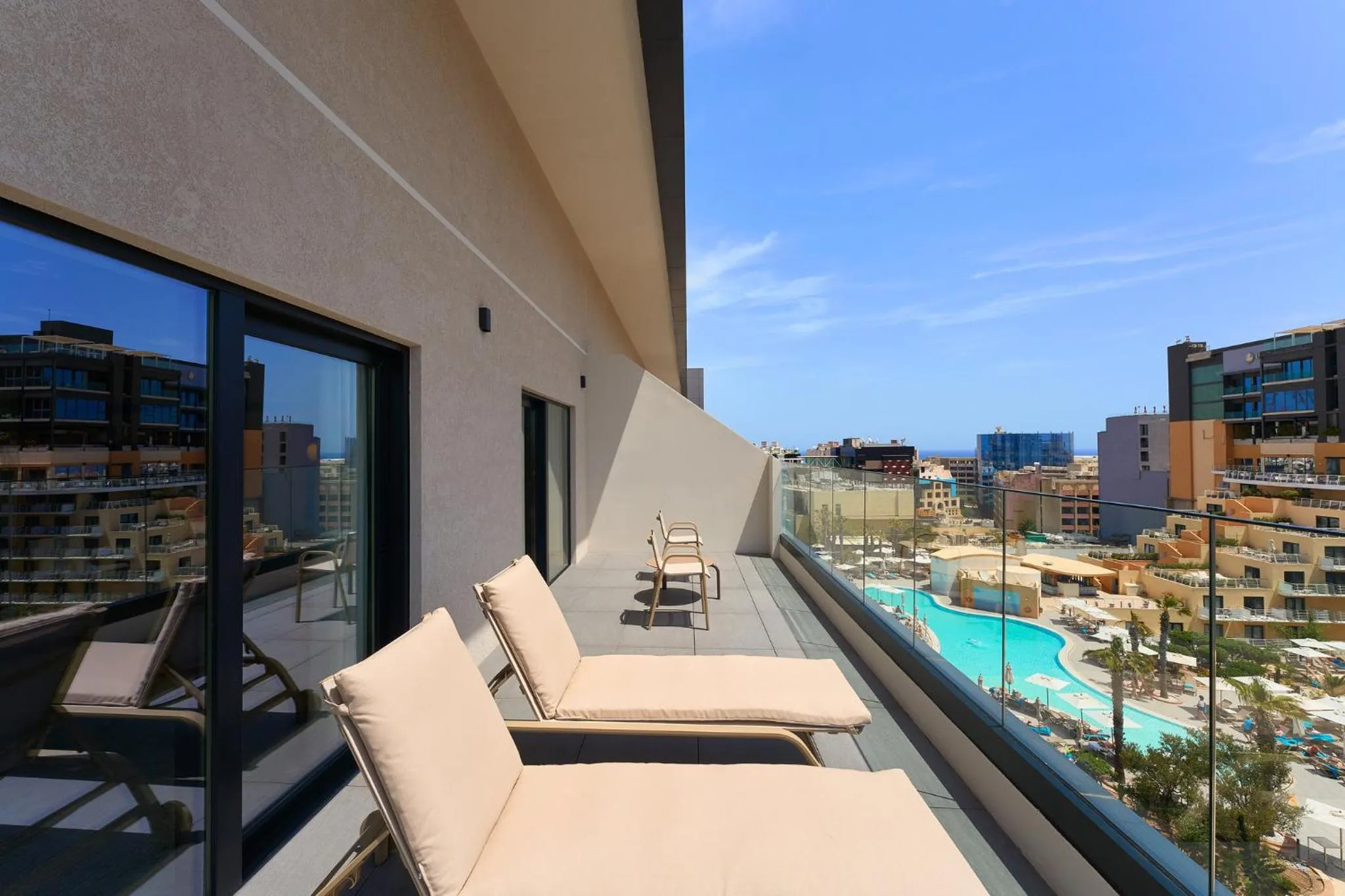 Photo of the whole room in voco Malta by IHG