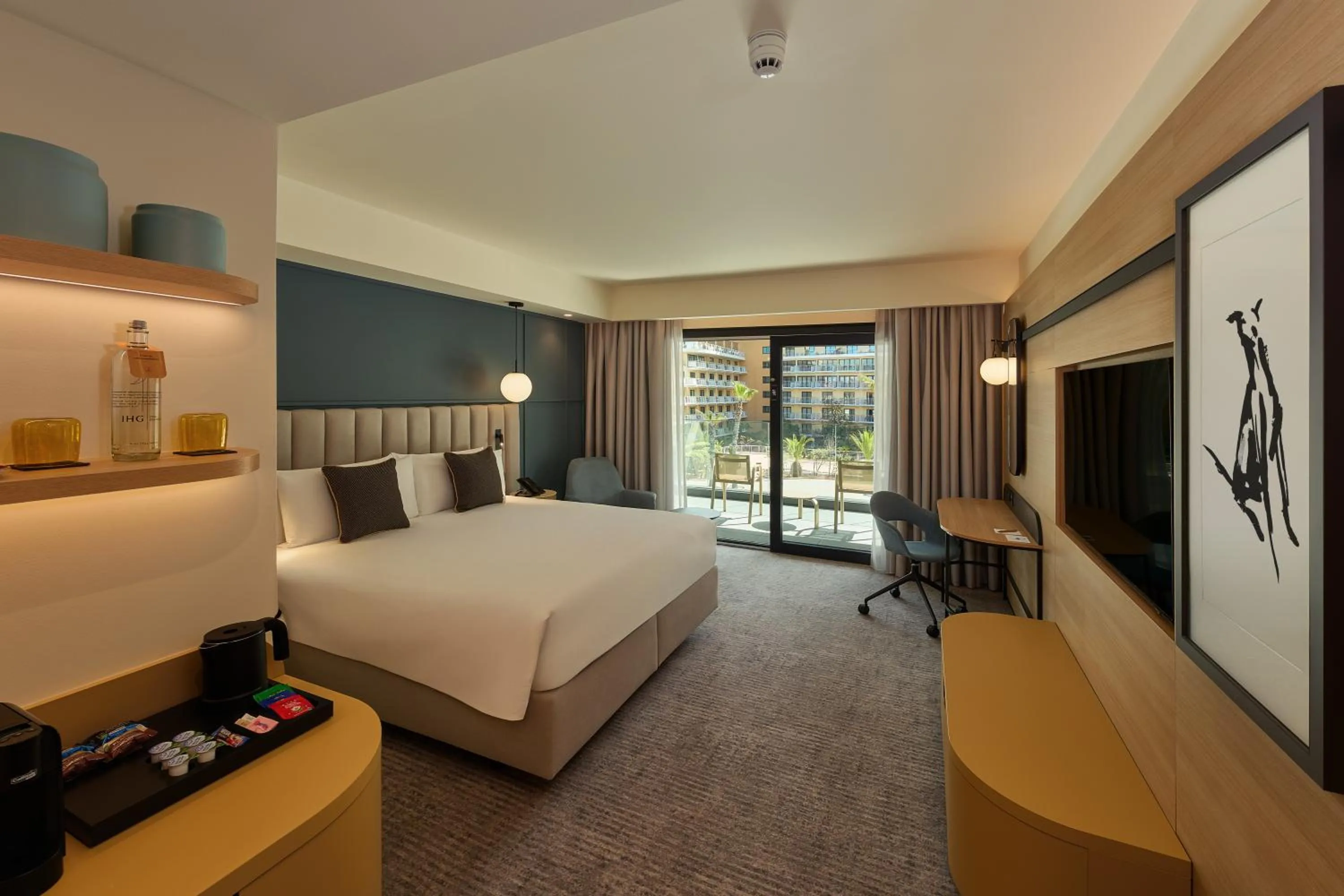 Photo of the whole room, Bed in voco Malta by IHG