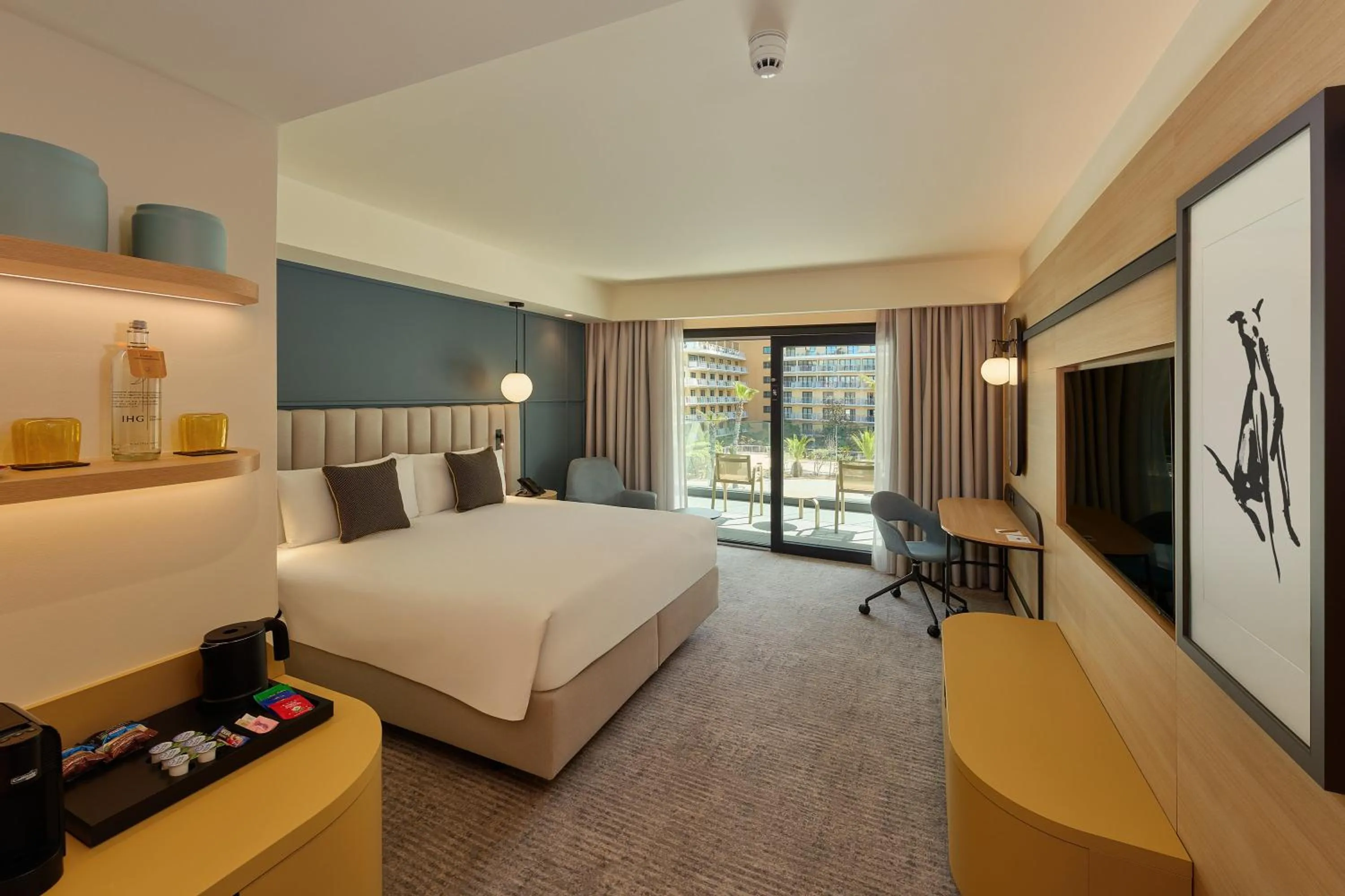 Photo of the whole room, Bed in voco Malta by IHG